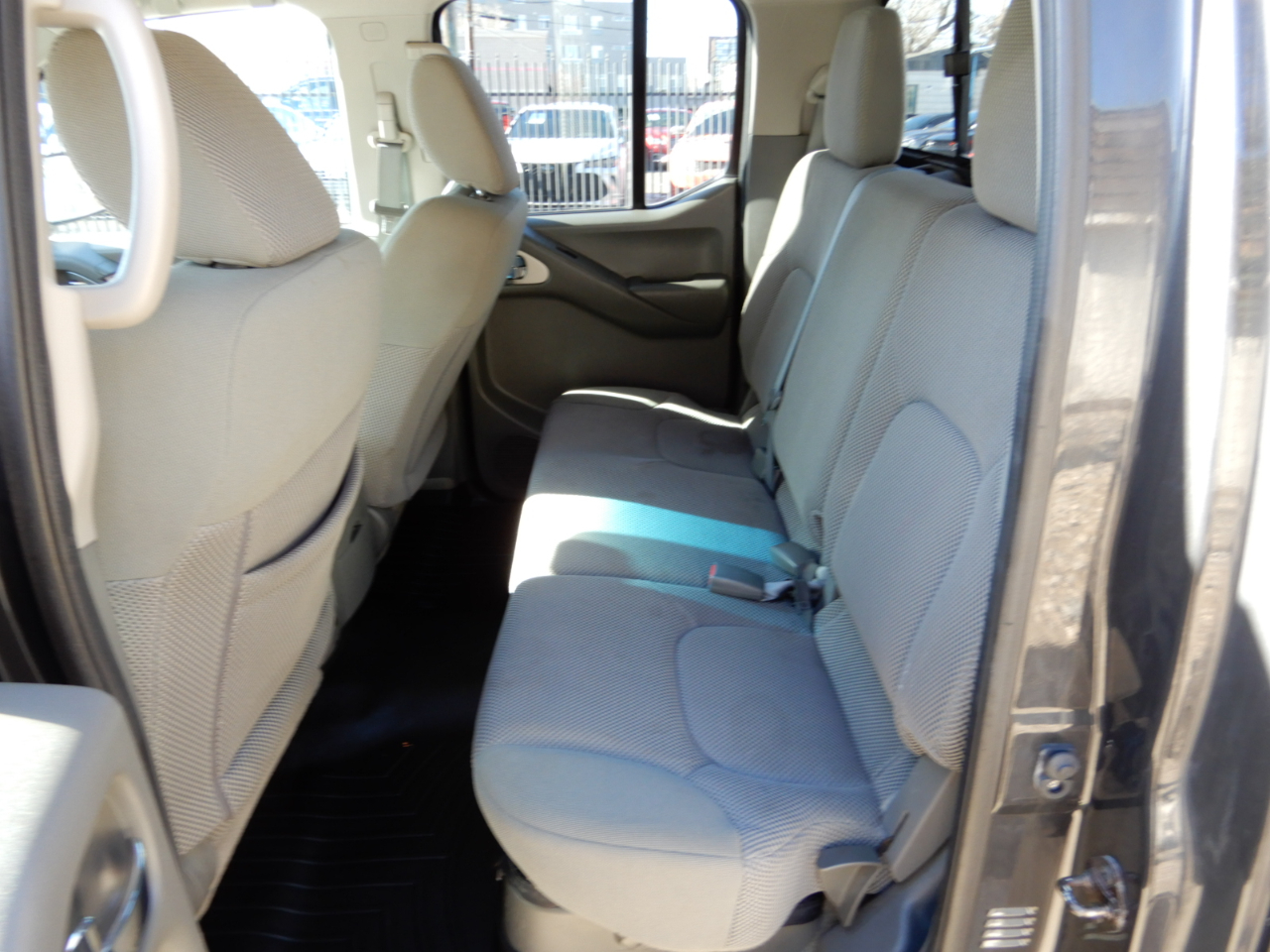 Nissan Frontier 4WD Crew Cab SWB Auto SV 2015