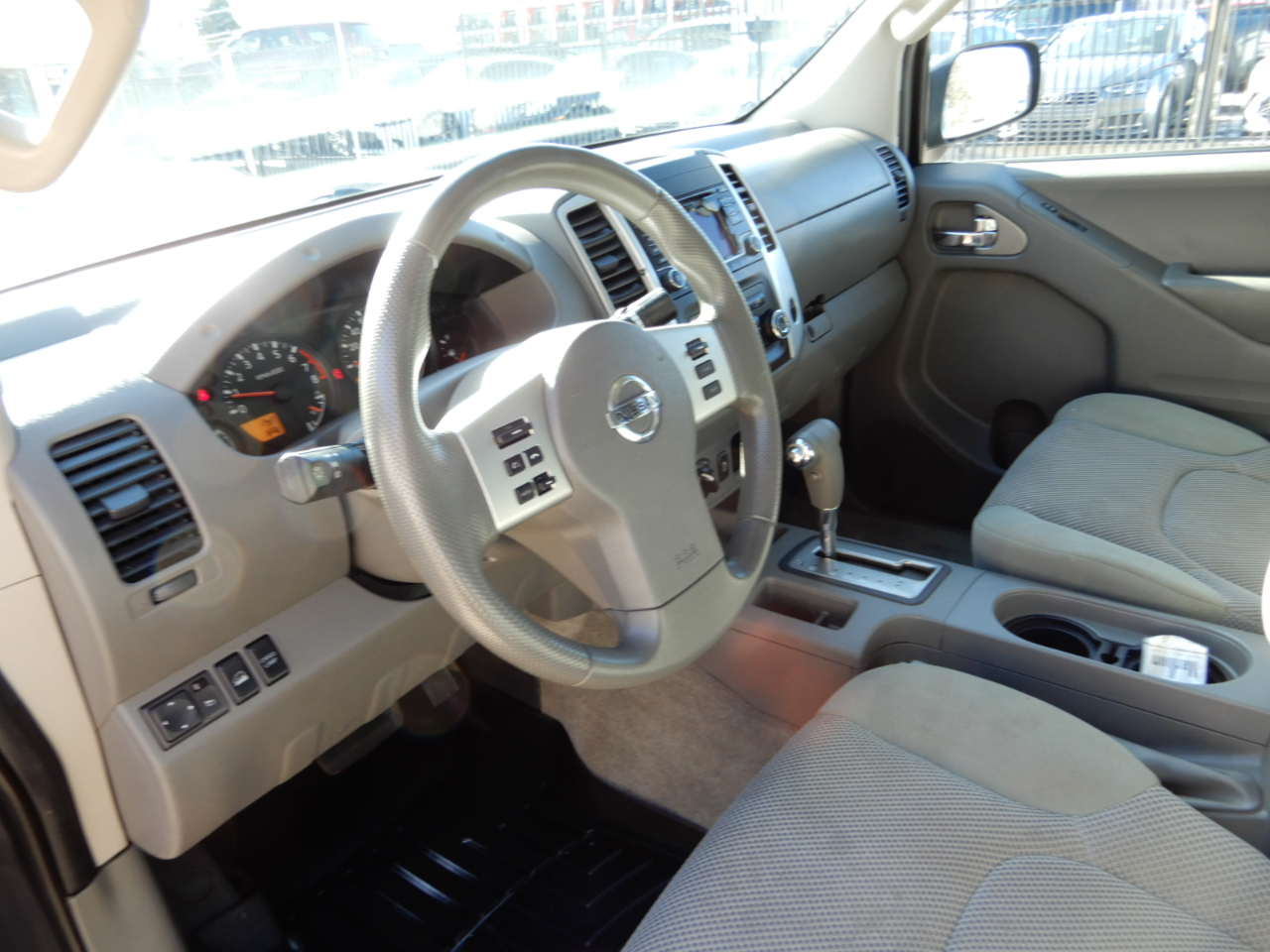 Nissan Frontier 4WD Crew Cab SWB Auto SV 2015