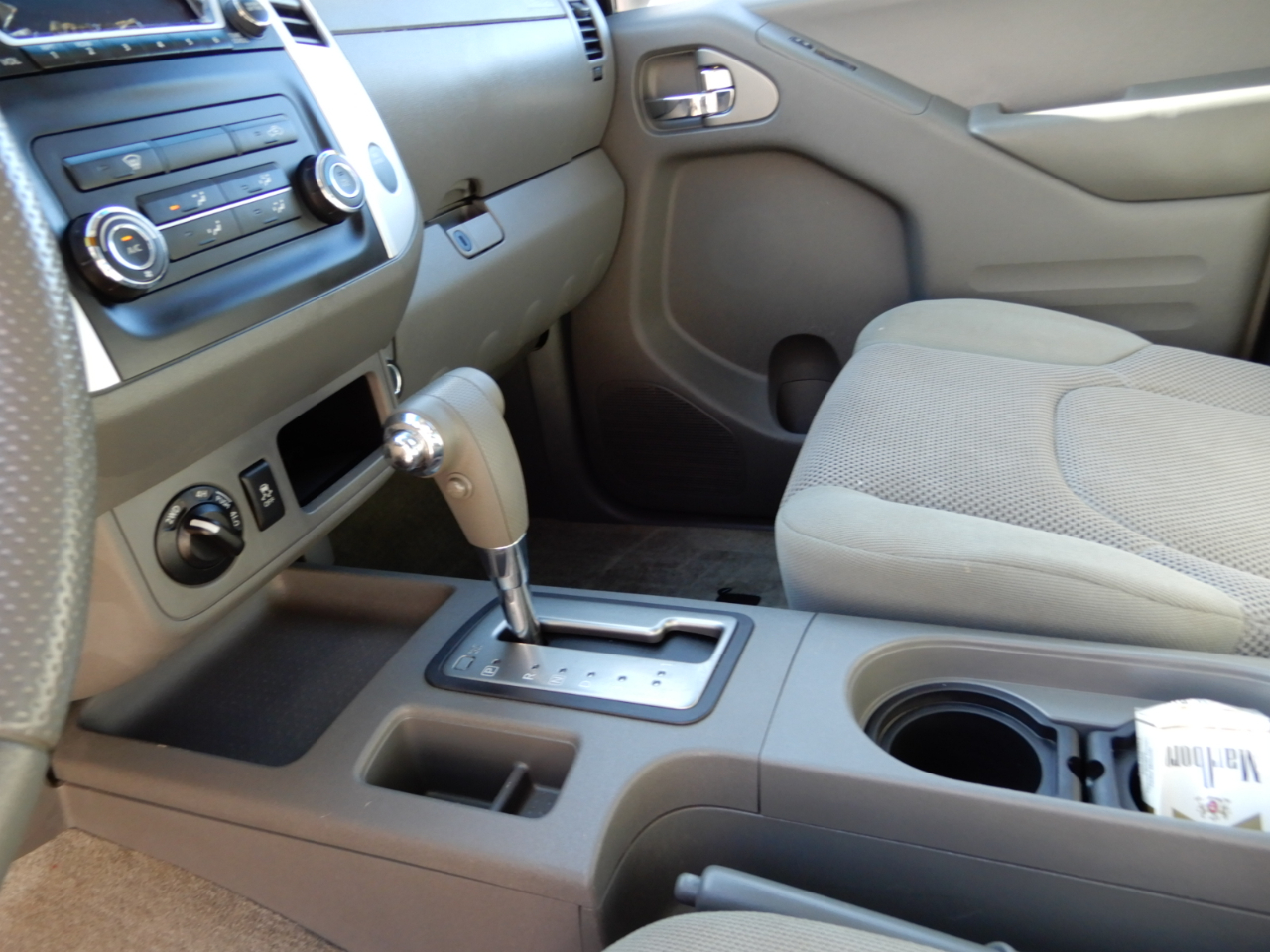 Nissan Frontier 4WD Crew Cab SWB Auto SV 2015