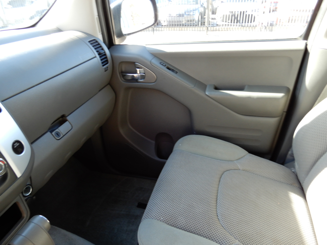 Nissan Frontier 4WD Crew Cab SWB Auto SV 2015