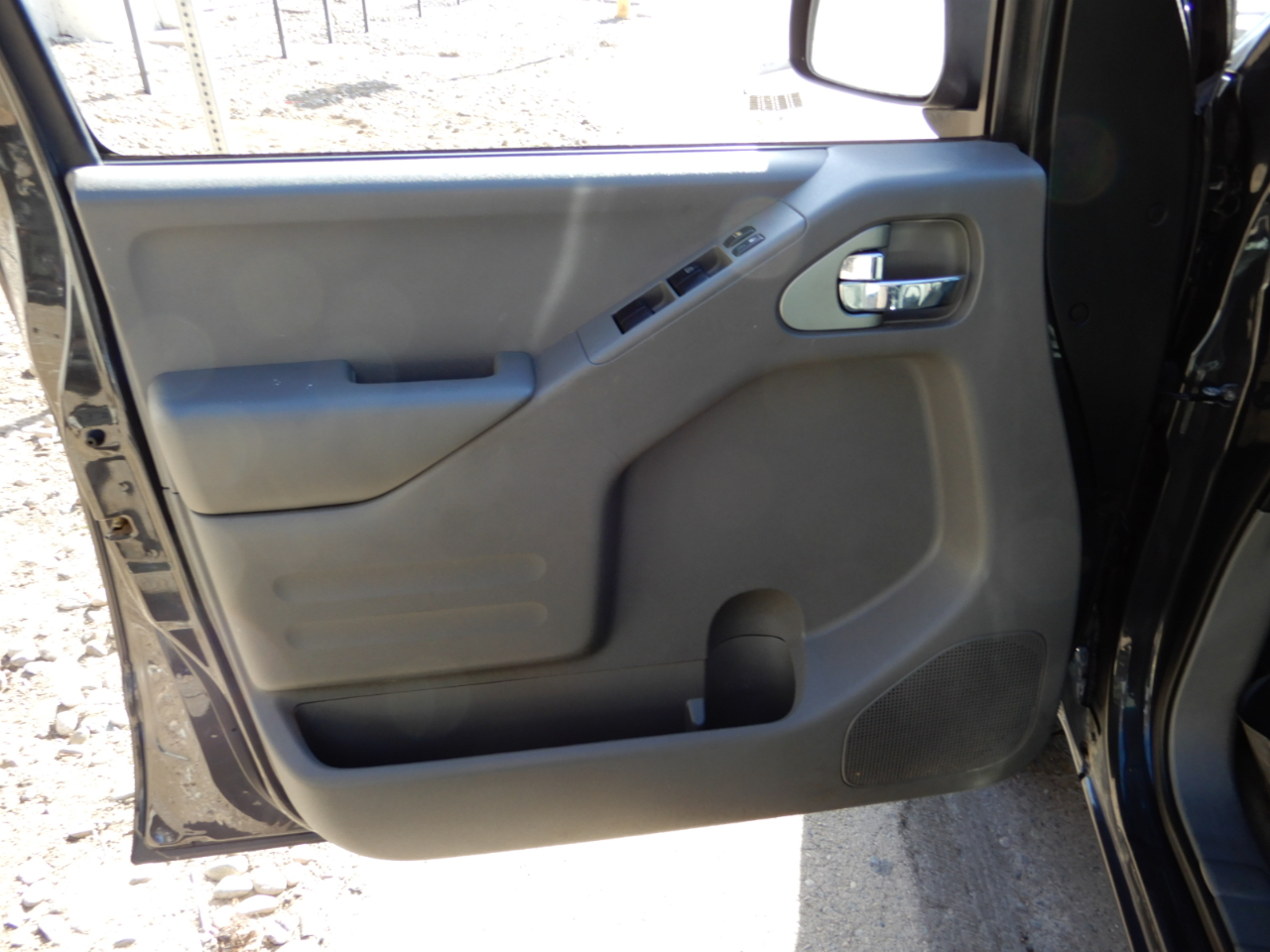 Nissan Frontier 4WD Crew Cab SWB Auto SV 2015