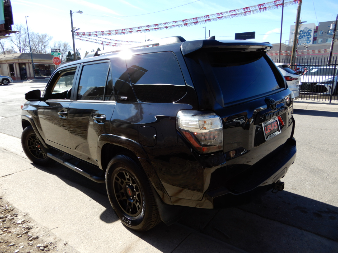Toyota 4Runner SR5 4WD (Natl) 2022