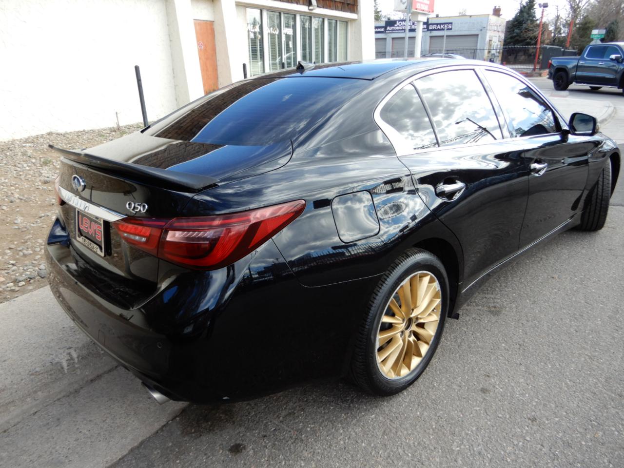 Infiniti Q50 3.0t LUXE RWD 2021