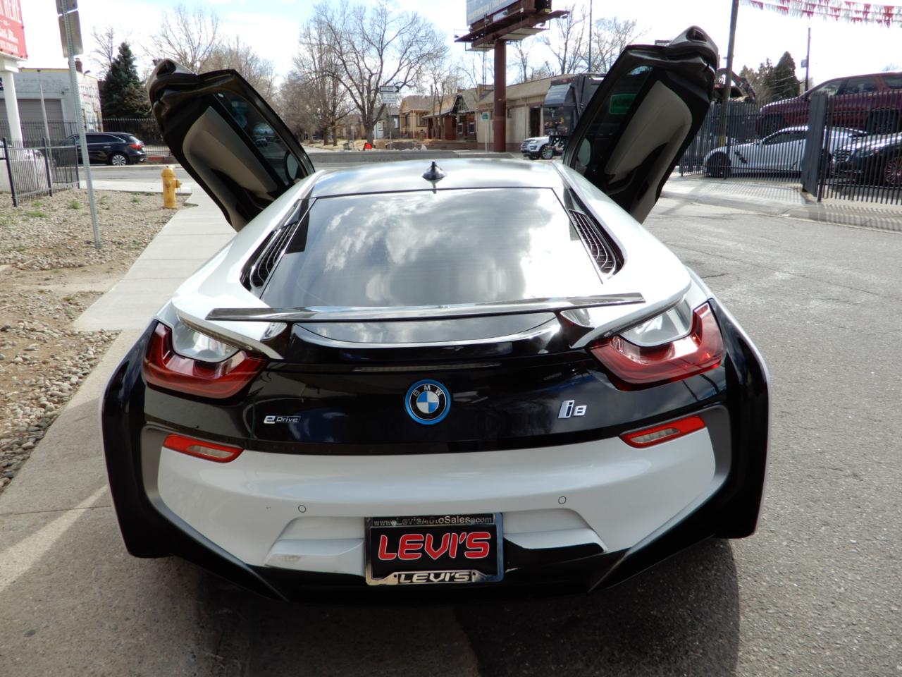 BMW i8 Coupe 2017