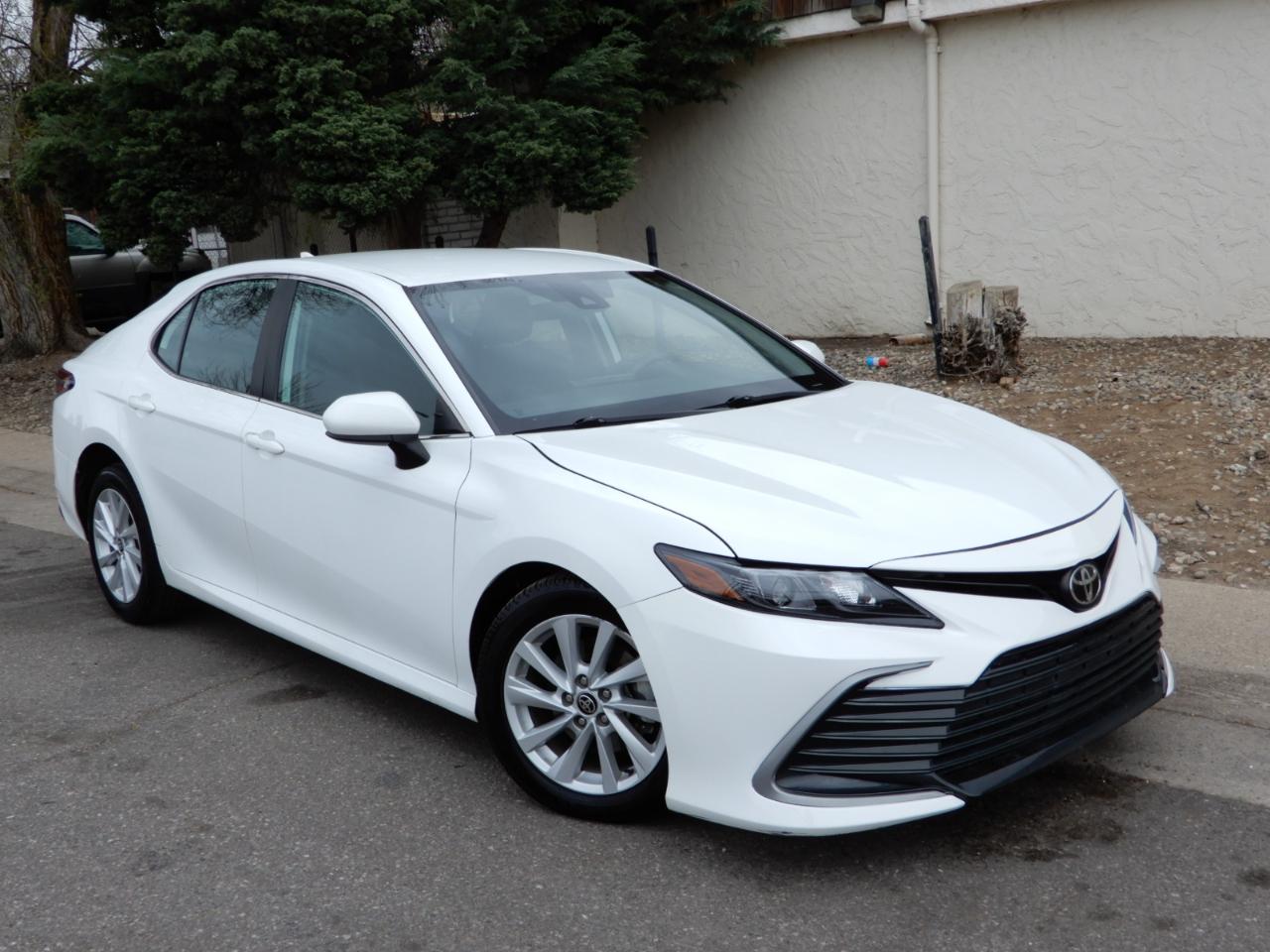 Toyota Camry LE Auto (Natl) 2022