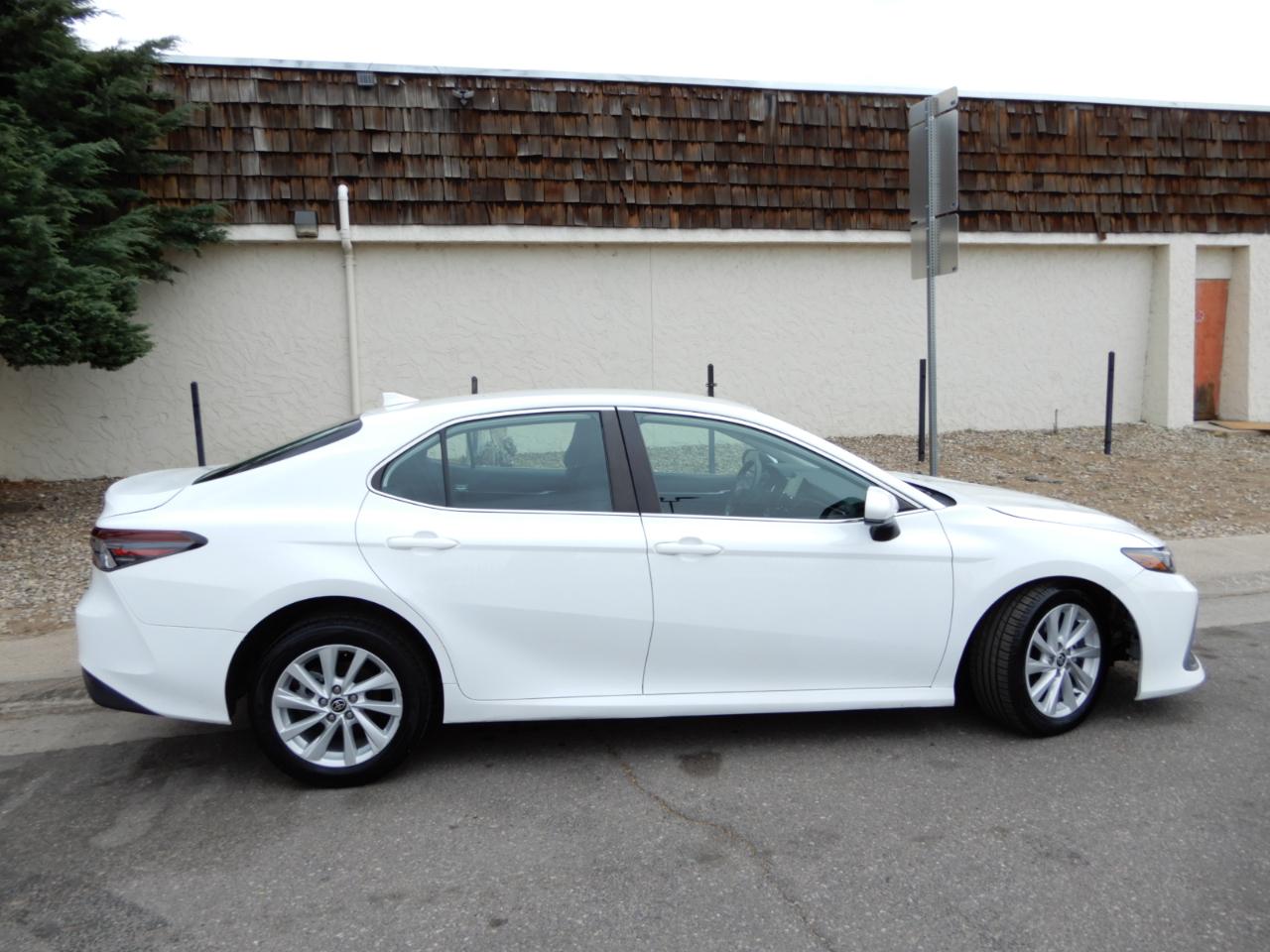 Toyota Camry LE Auto (Natl) 2022