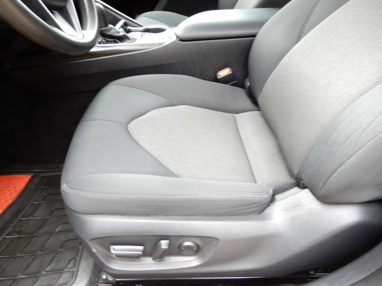 Toyota Camry LE Auto (Natl) 2022