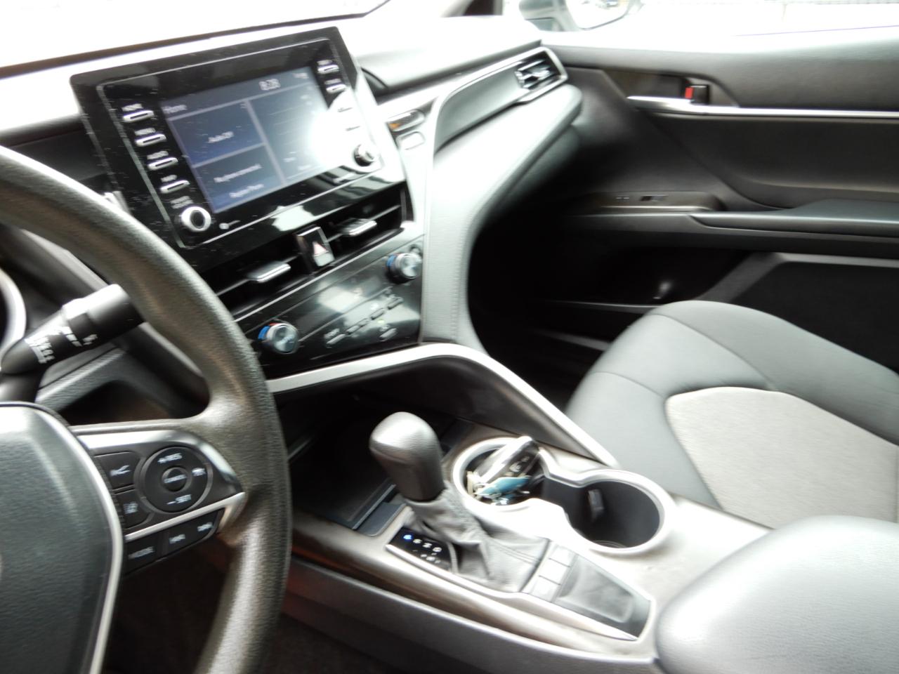 Toyota Camry LE Auto (Natl) 2022