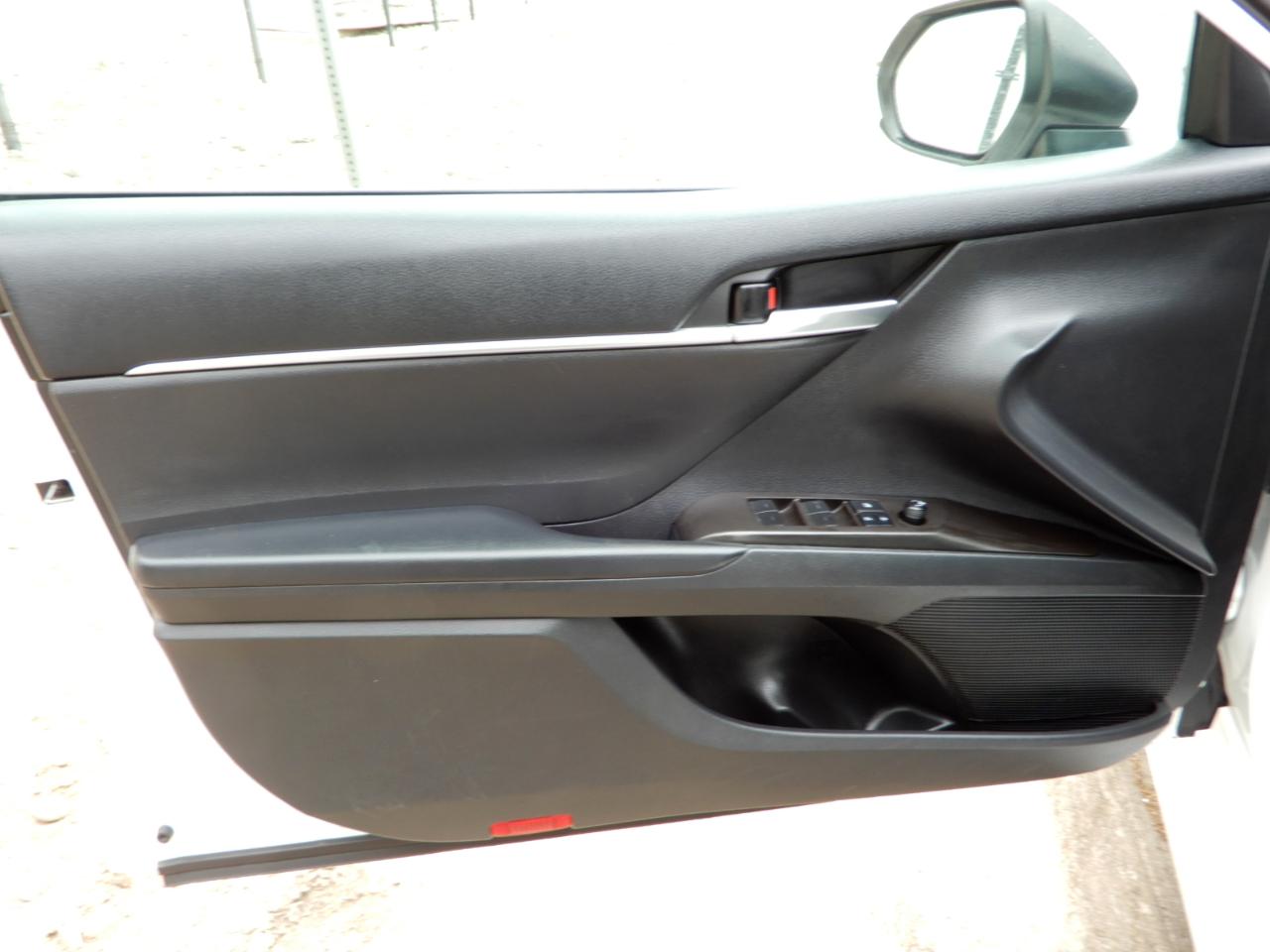 Toyota Camry LE Auto (Natl) 2022