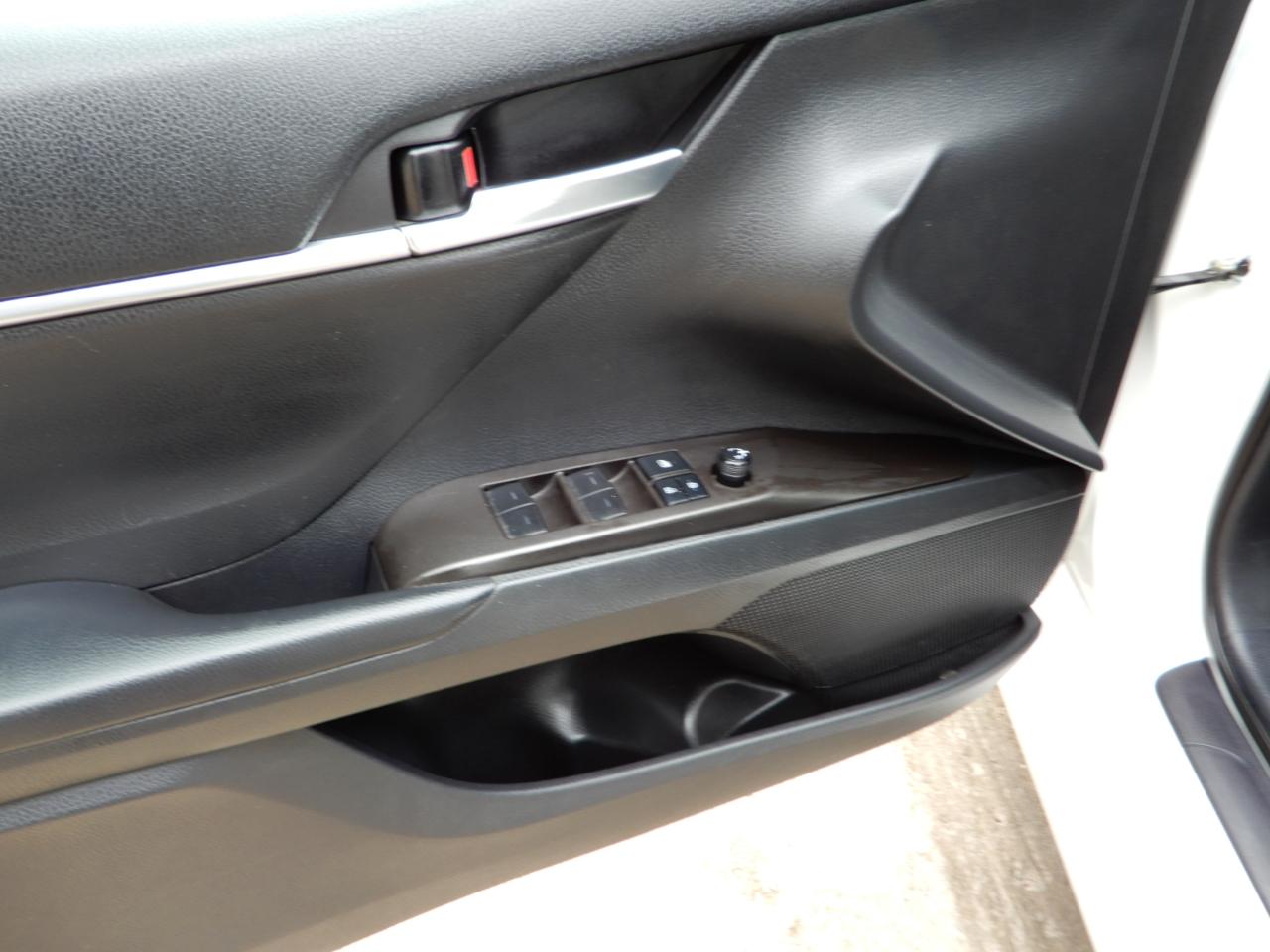 Toyota Camry LE Auto (Natl) 2022