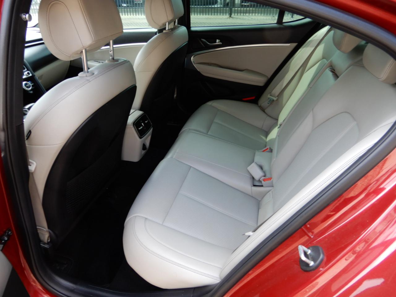 Genesis G70 2.0T RWD 2022