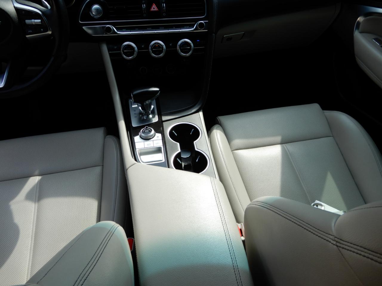 Genesis G70 2.0T RWD 2022