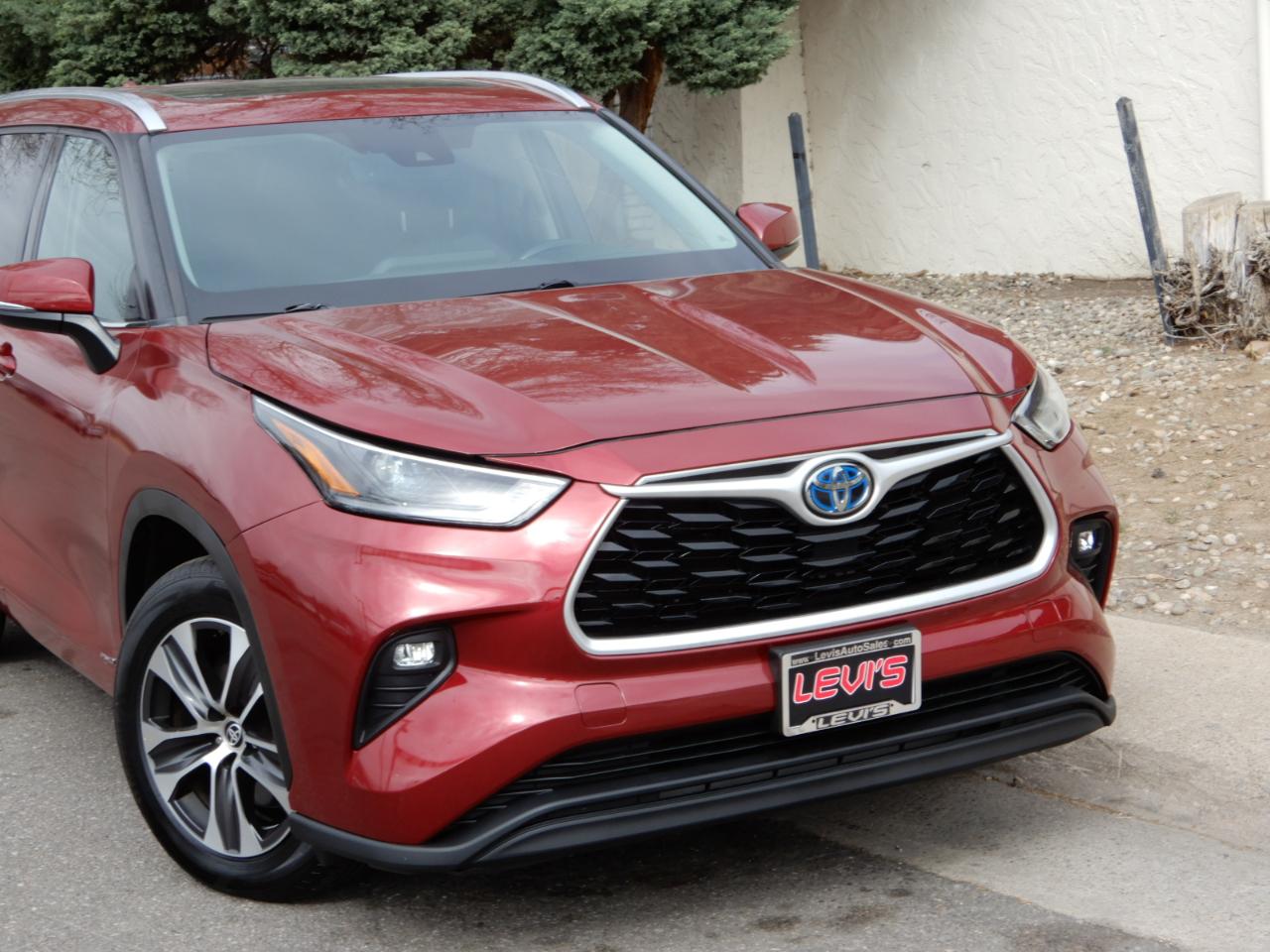 Toyota Highlander Hybrid XLE AWD (Natl) 2021