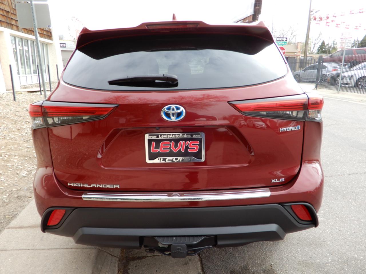 Toyota Highlander Hybrid XLE AWD (Natl) 2021