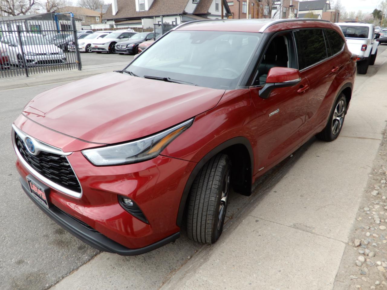 Toyota Highlander Hybrid XLE AWD (Natl) 2021