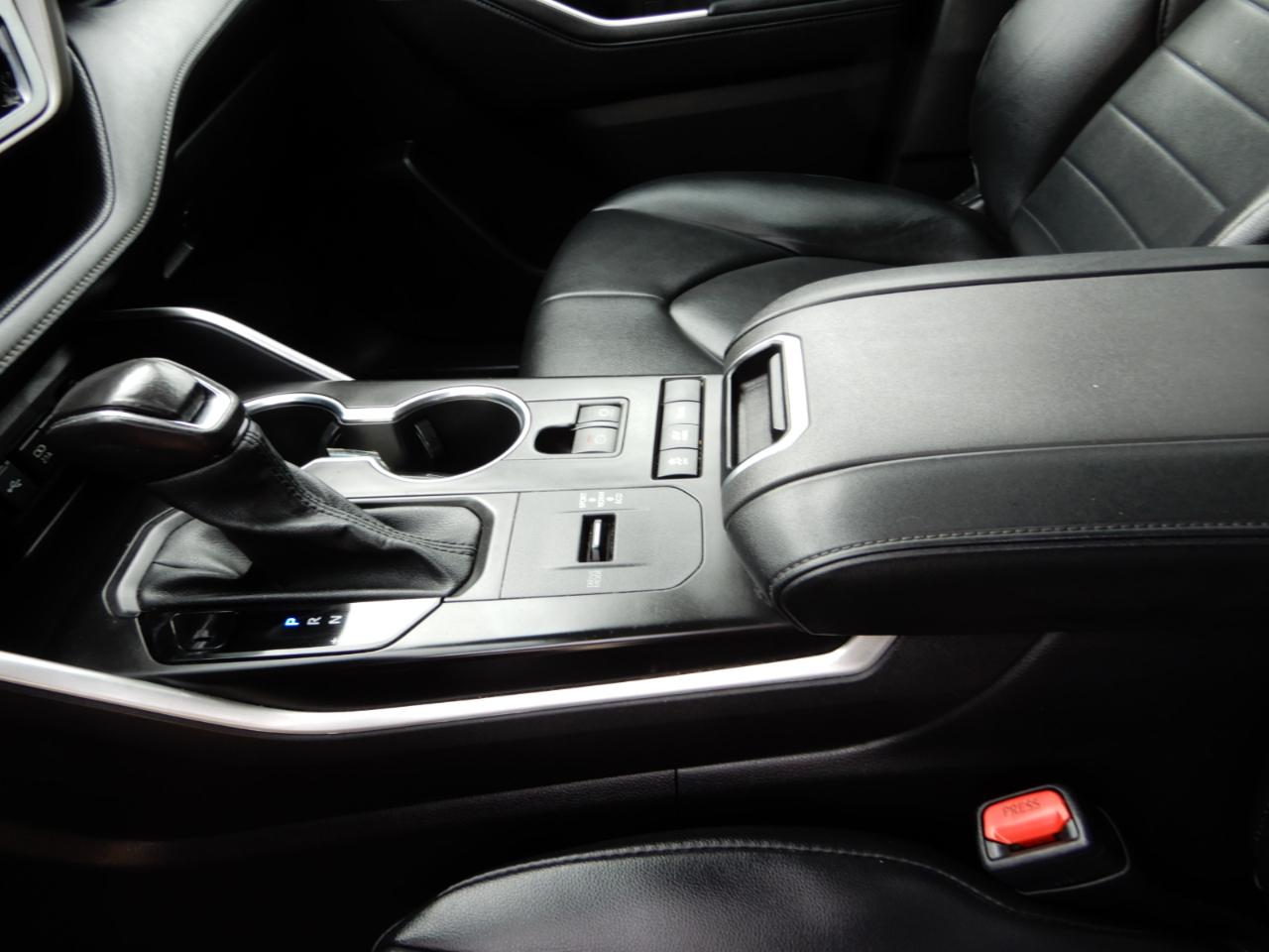 Toyota Highlander Hybrid XLE AWD (Natl) 2021