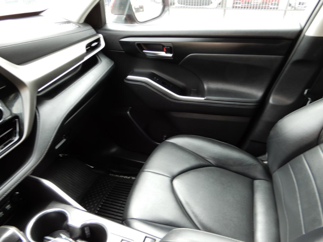 Toyota Highlander Hybrid XLE AWD (Natl) 2021