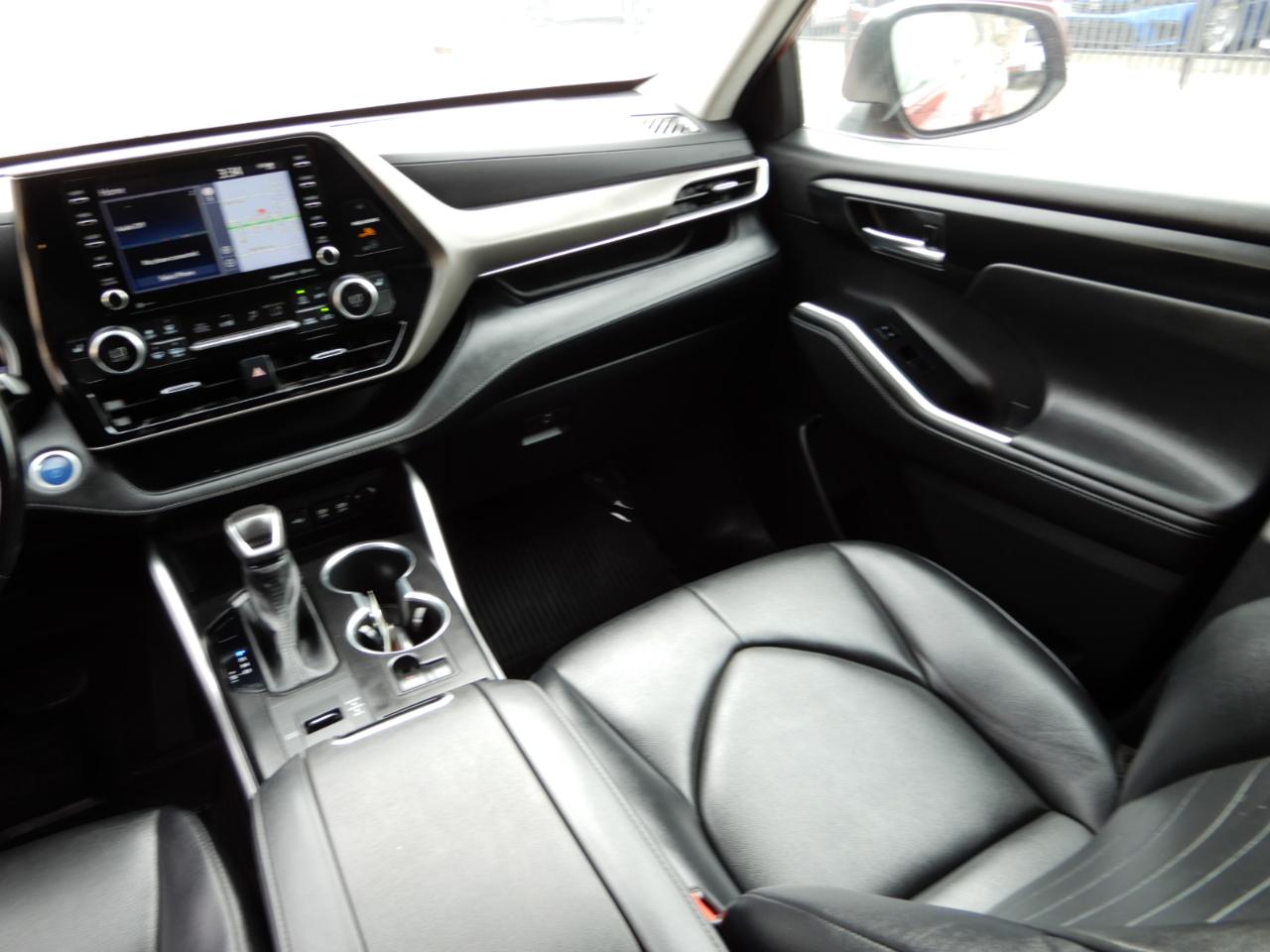 Toyota Highlander Hybrid XLE AWD (Natl) 2021