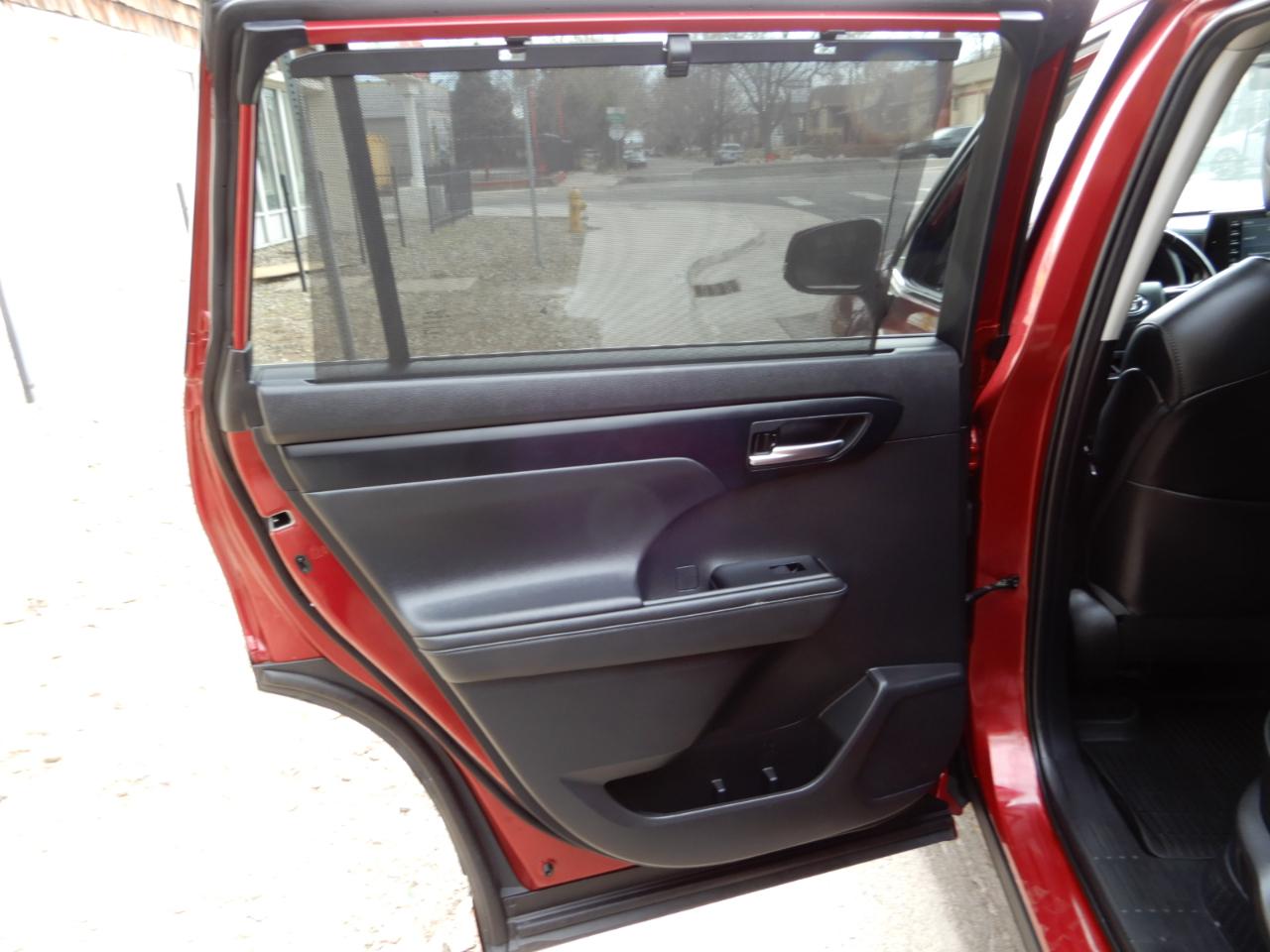 Toyota Highlander Hybrid XLE AWD (Natl) 2021