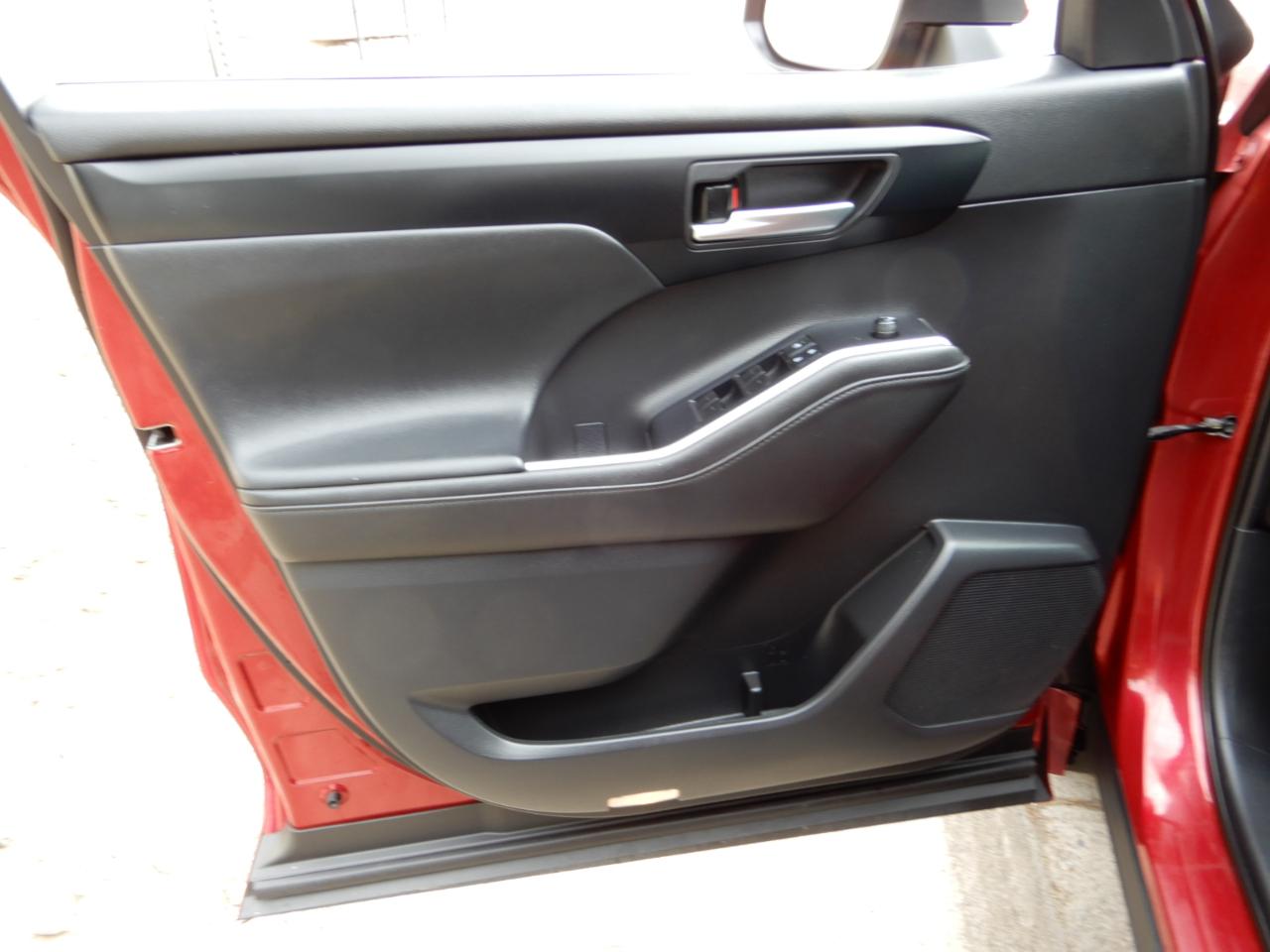 Toyota Highlander Hybrid XLE AWD (Natl) 2021