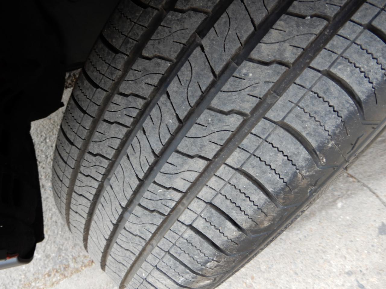 Toyota Highlander Hybrid XLE AWD (Natl) 2021