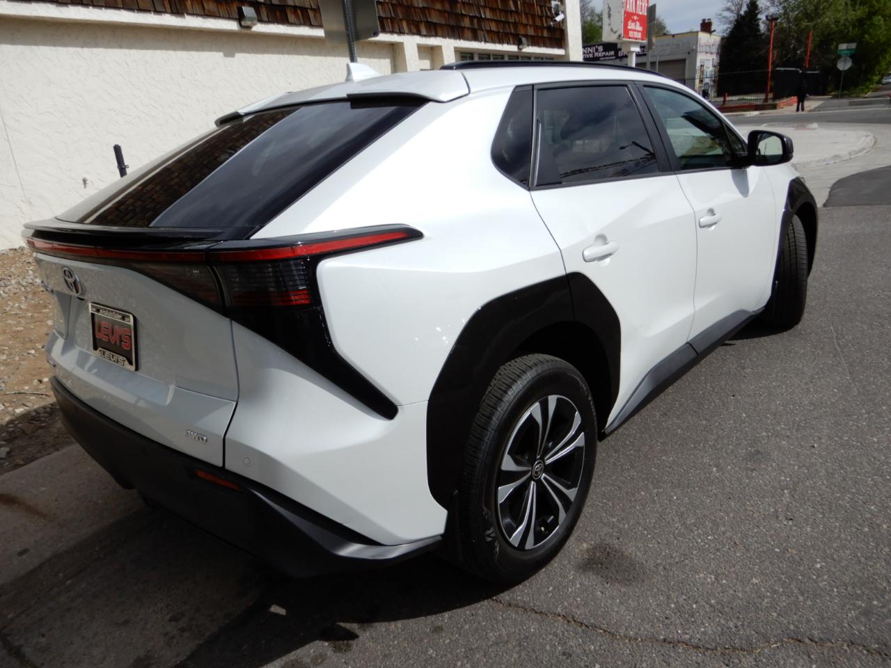 Toyota BZ4X XLE AWD (Natl) 2024