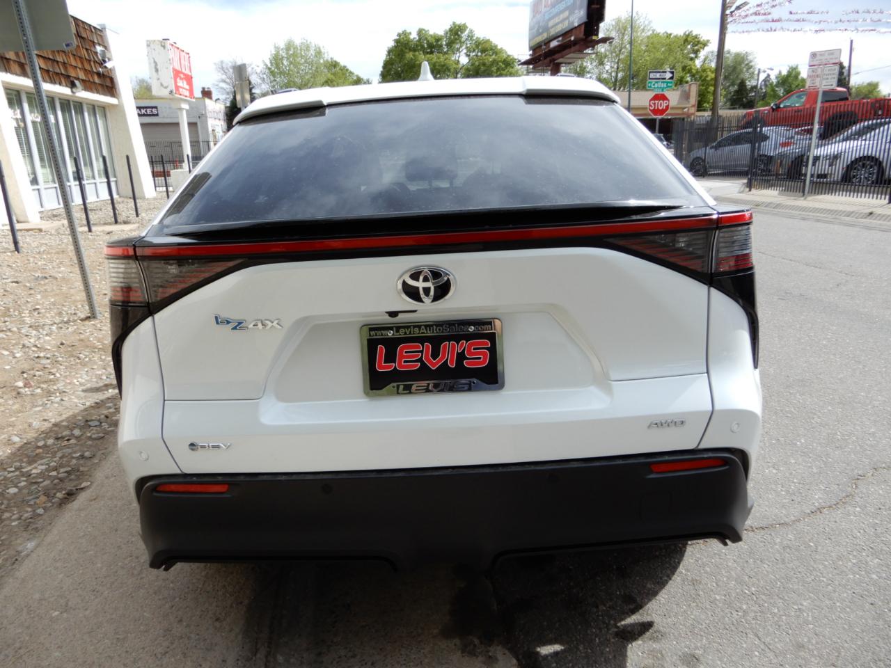 Toyota BZ4X XLE AWD (Natl) 2024