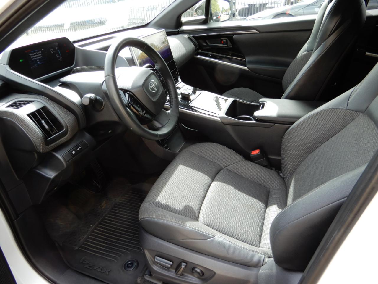 Toyota BZ4X XLE AWD (Natl) 2024
