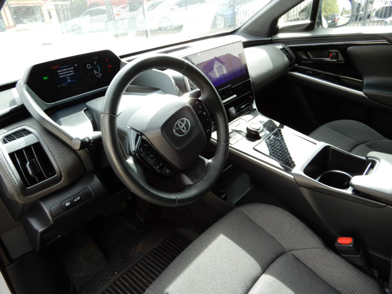 Toyota BZ4X XLE AWD (Natl) 2024