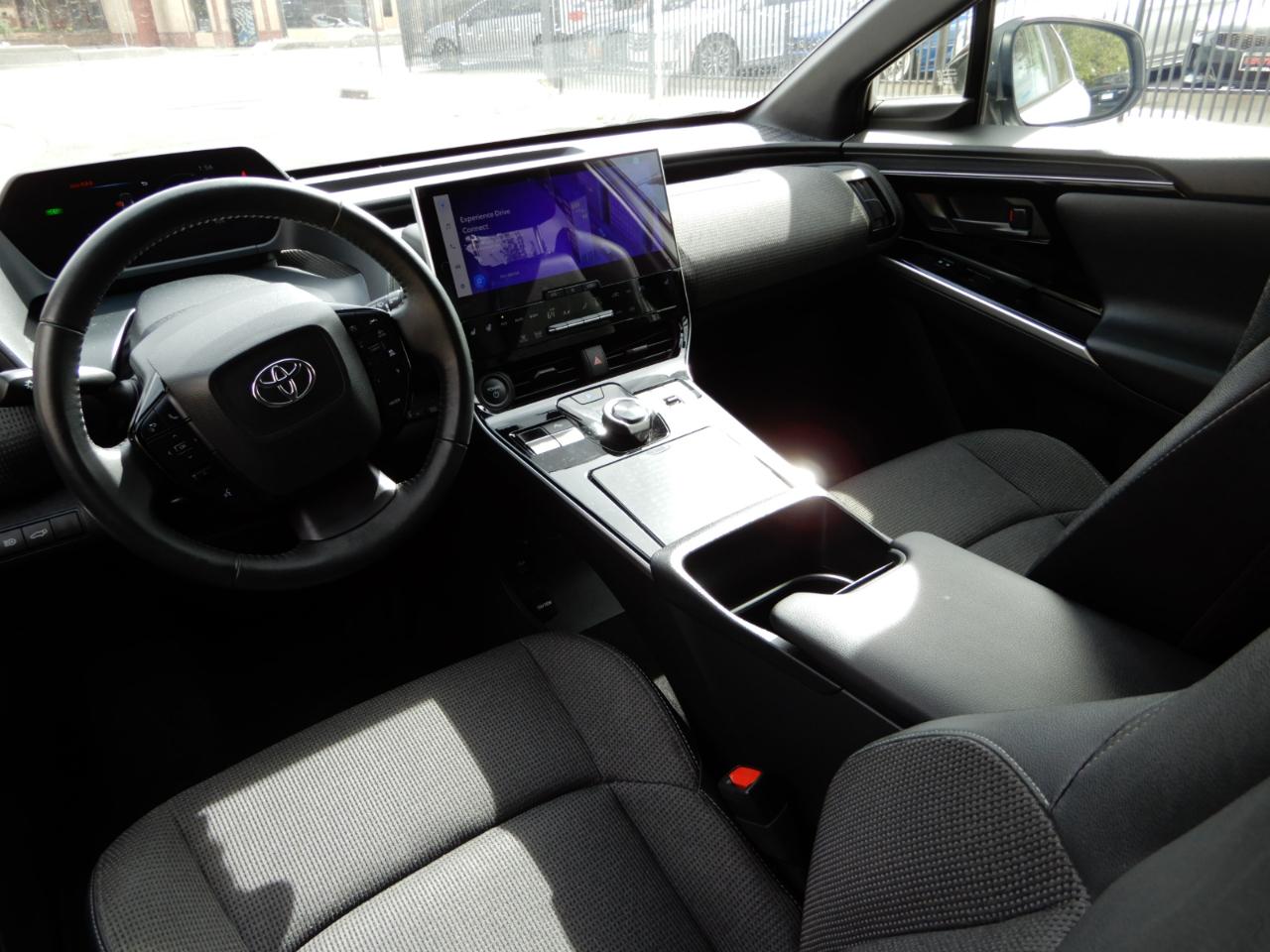Toyota BZ4X XLE AWD (Natl) 2024