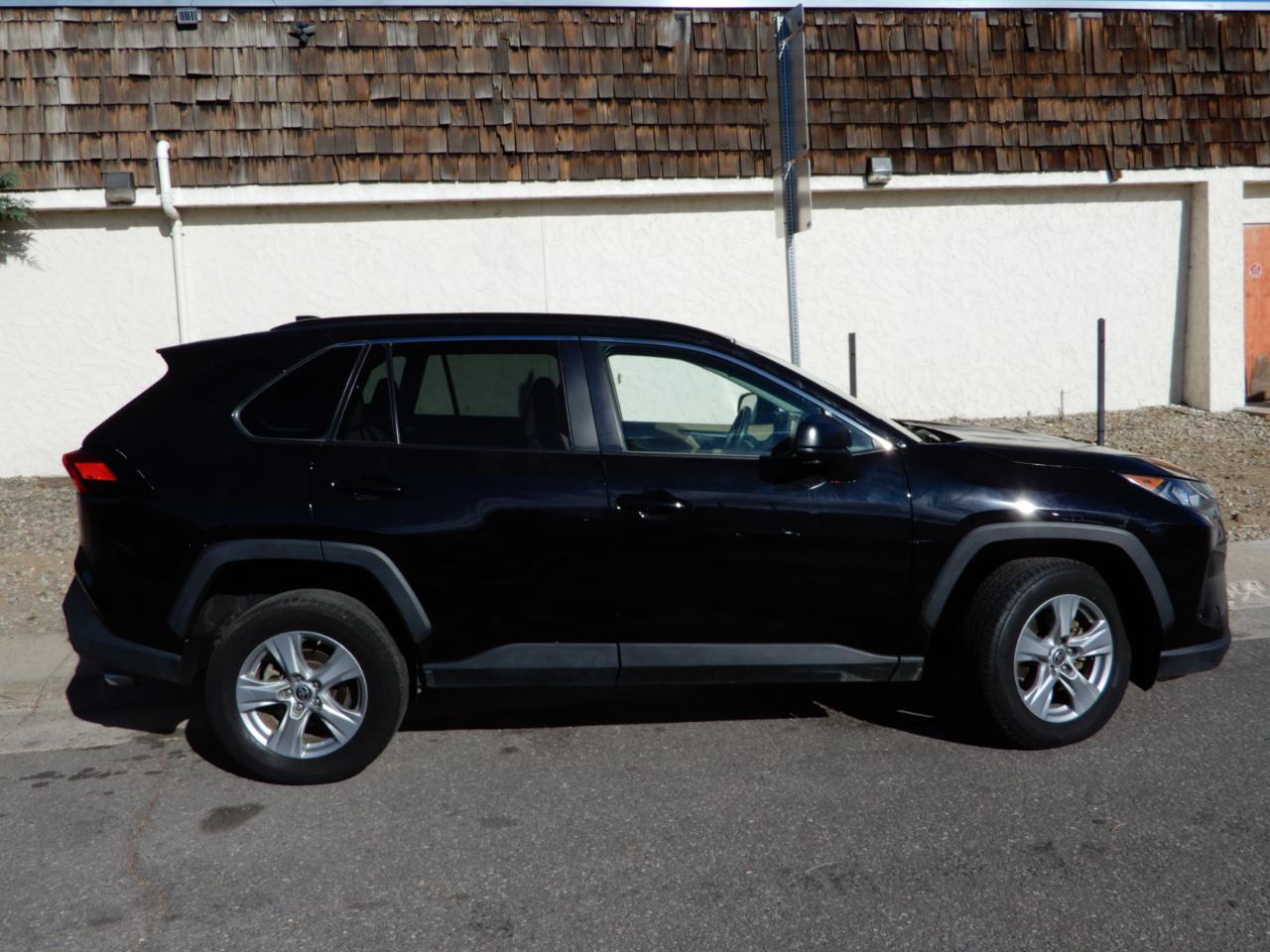 Toyota RAV4 Hybrid LE AWD (Natl) 2022