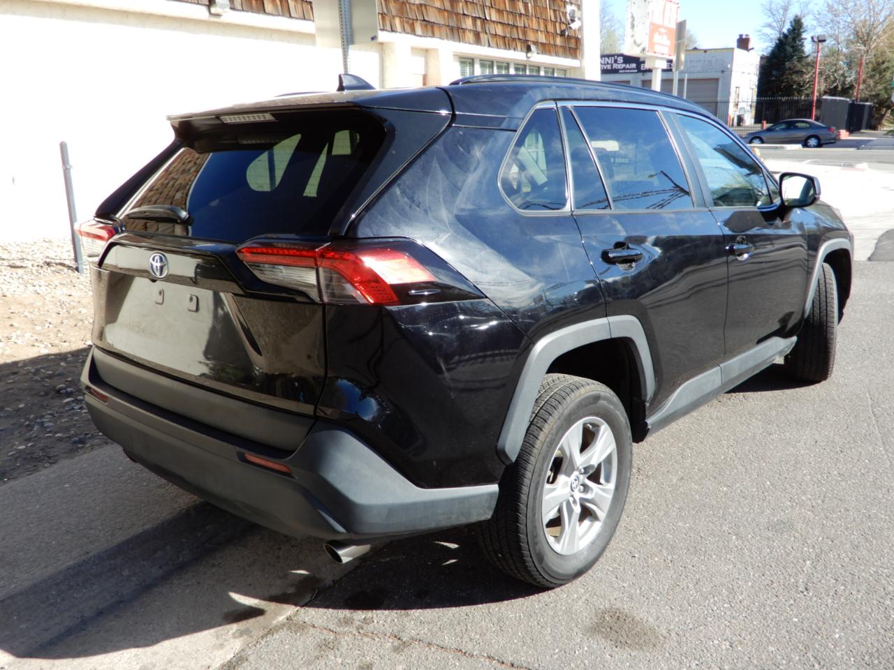 Toyota RAV4 Hybrid LE AWD (Natl) 2022