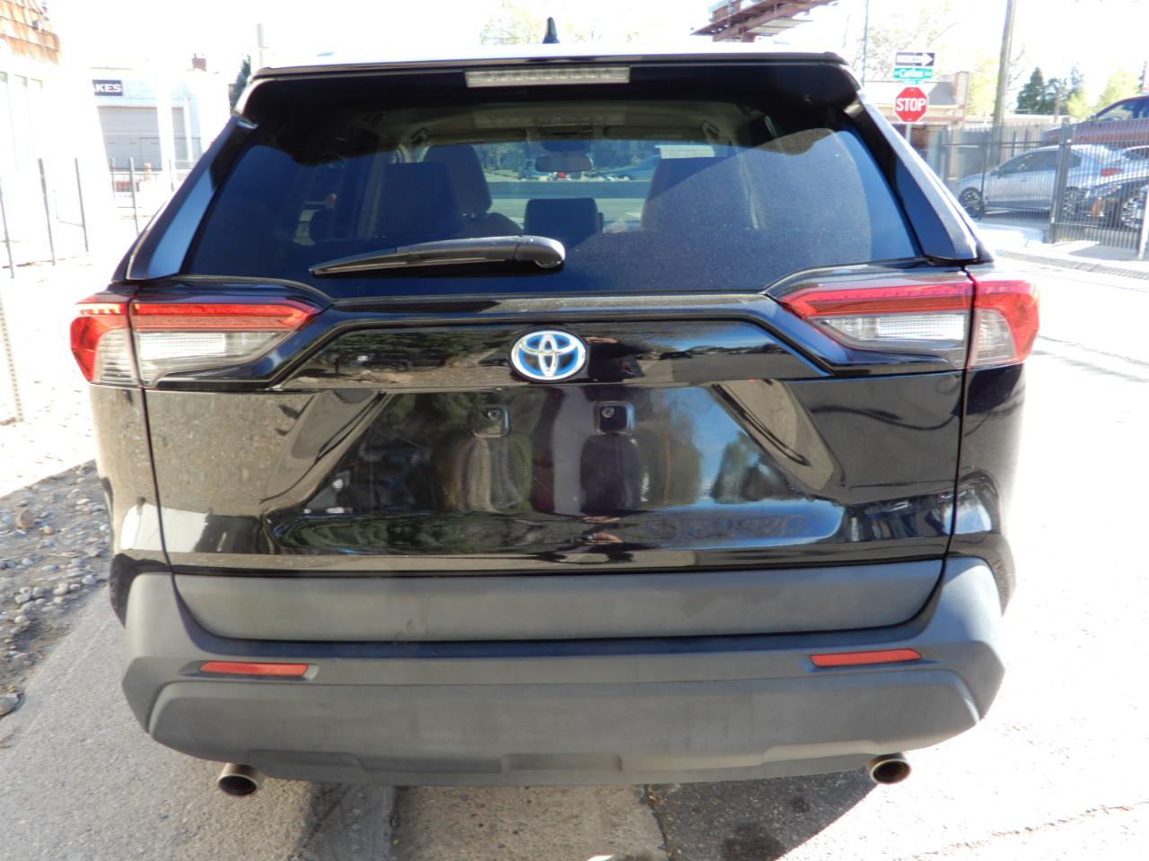 Toyota RAV4 Hybrid LE AWD (Natl) 2022