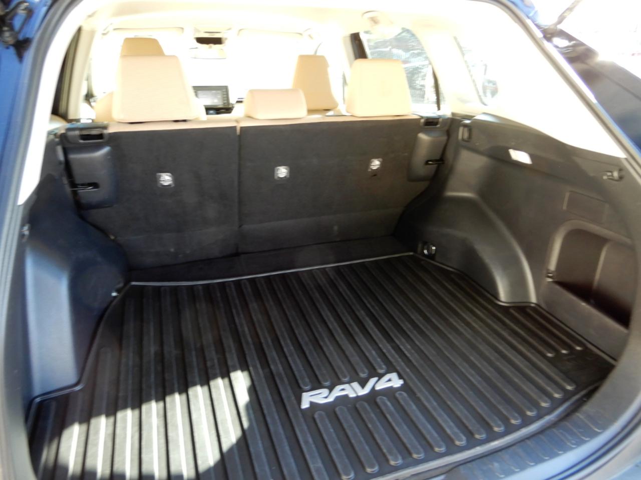 Toyota RAV4 Hybrid LE AWD (Natl) 2022