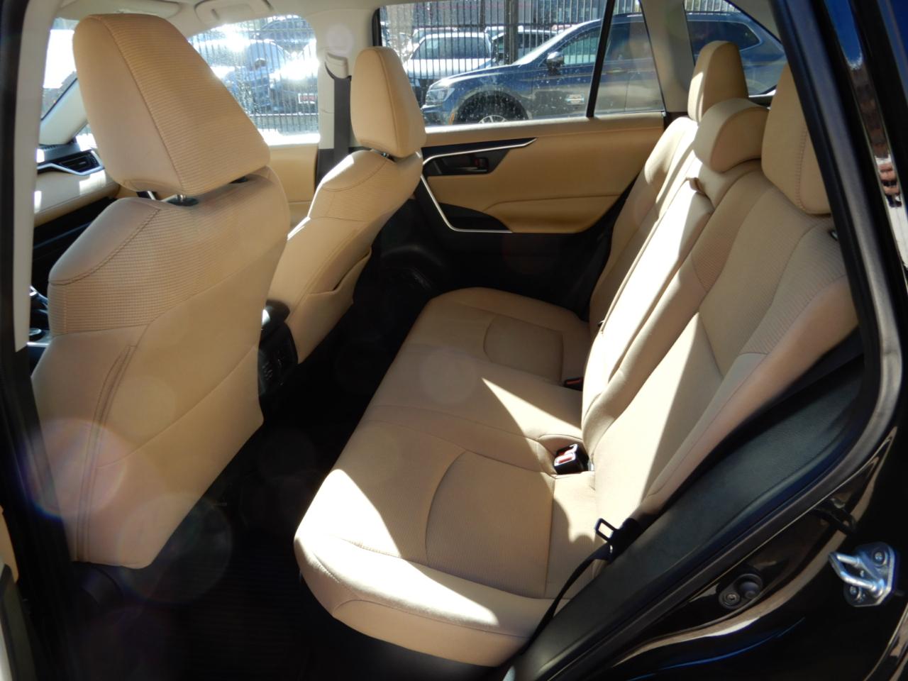 Toyota RAV4 Hybrid LE AWD (Natl) 2022