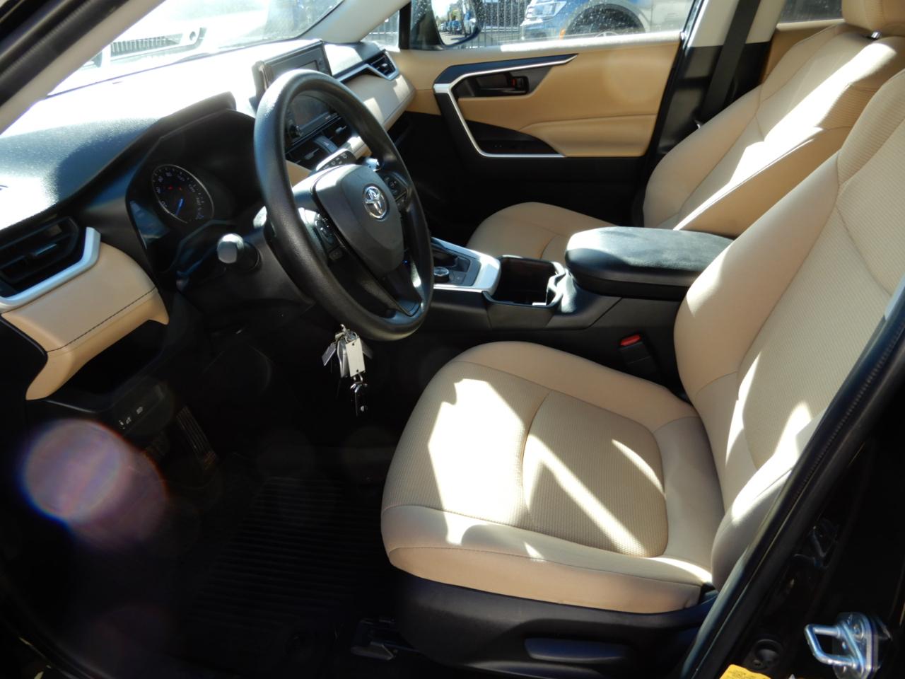 Toyota RAV4 Hybrid LE AWD (Natl) 2022