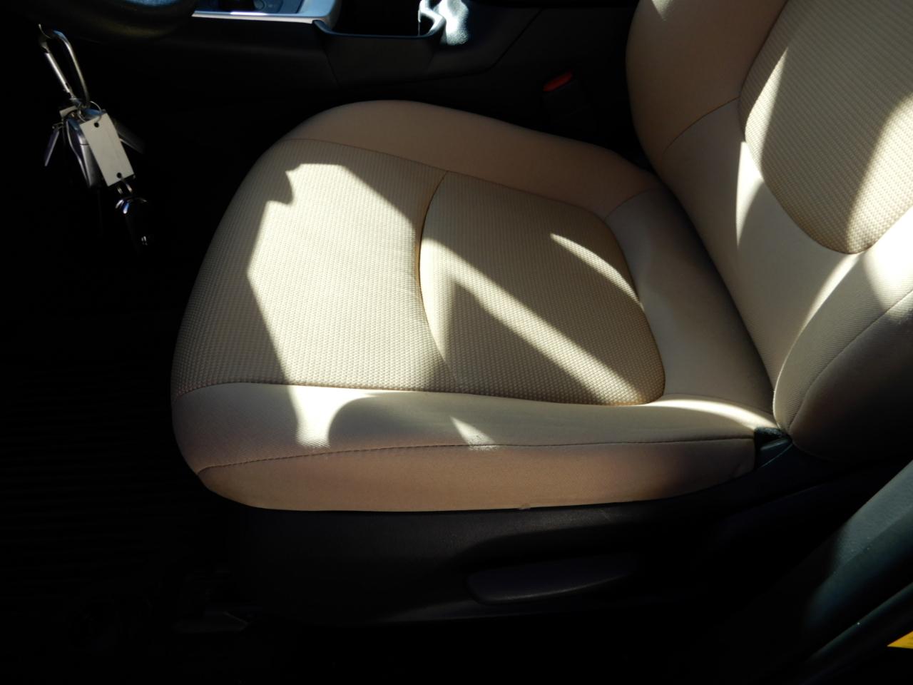 Toyota RAV4 Hybrid LE AWD (Natl) 2022