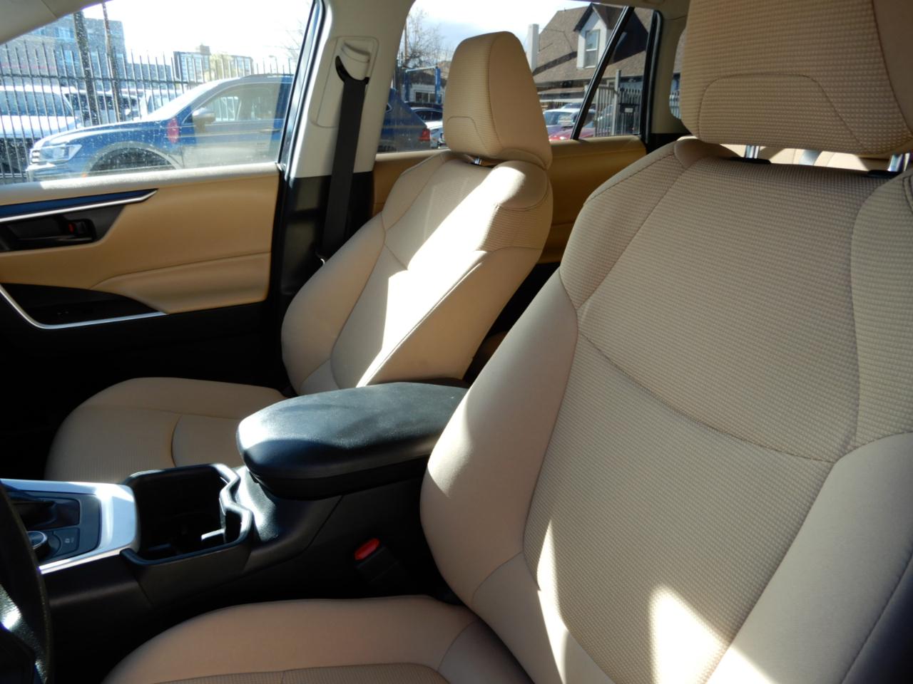 Toyota RAV4 Hybrid LE AWD (Natl) 2022