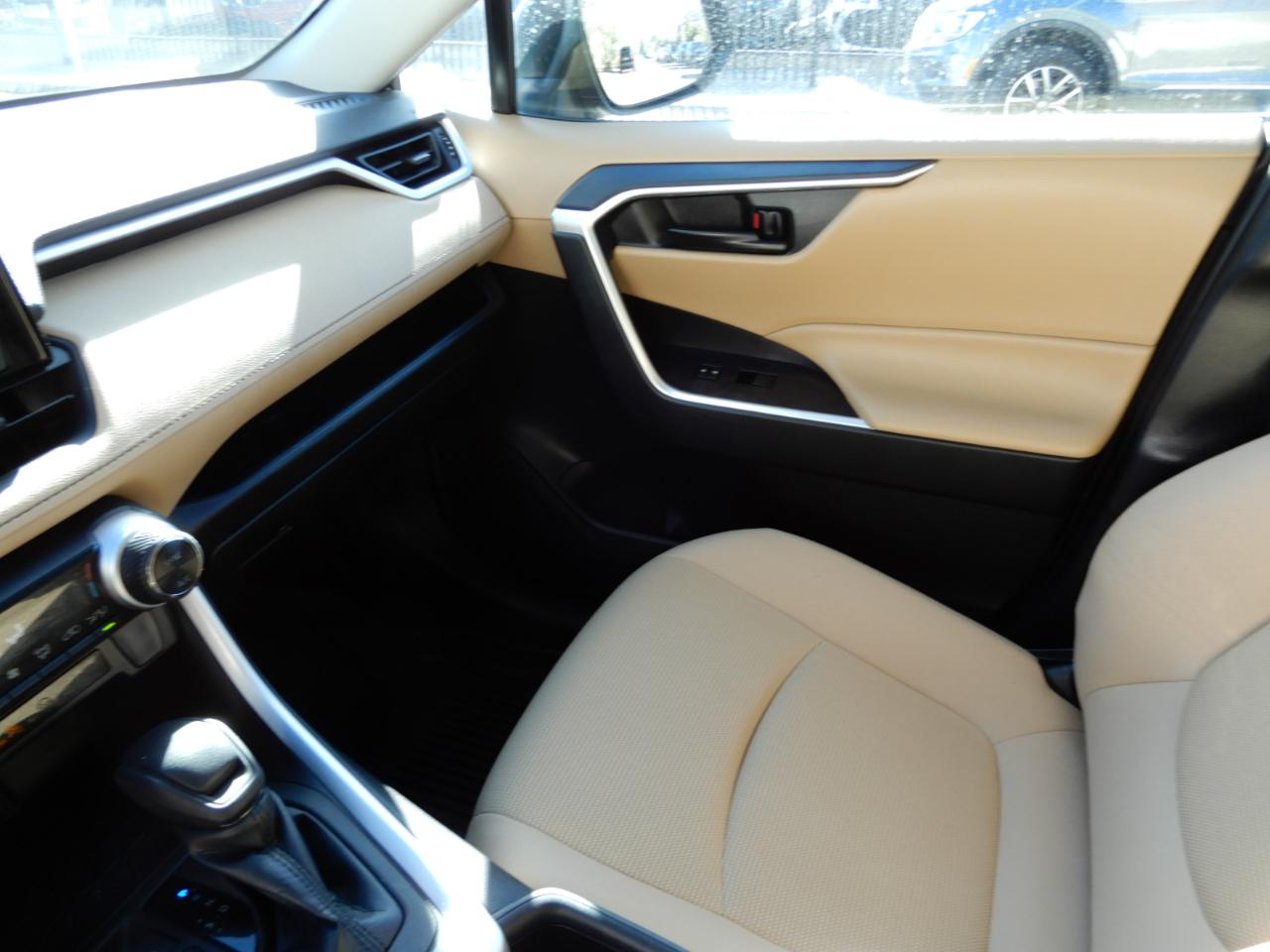 Toyota RAV4 Hybrid LE AWD (Natl) 2022