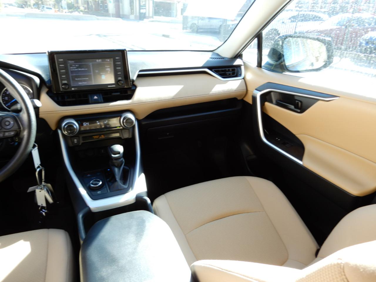 Toyota RAV4 Hybrid LE AWD (Natl) 2022