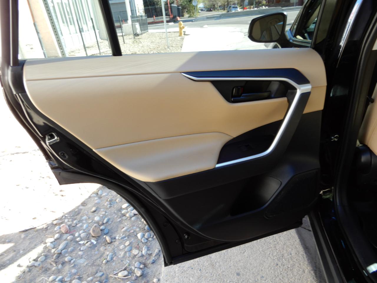 Toyota RAV4 Hybrid LE AWD (Natl) 2022