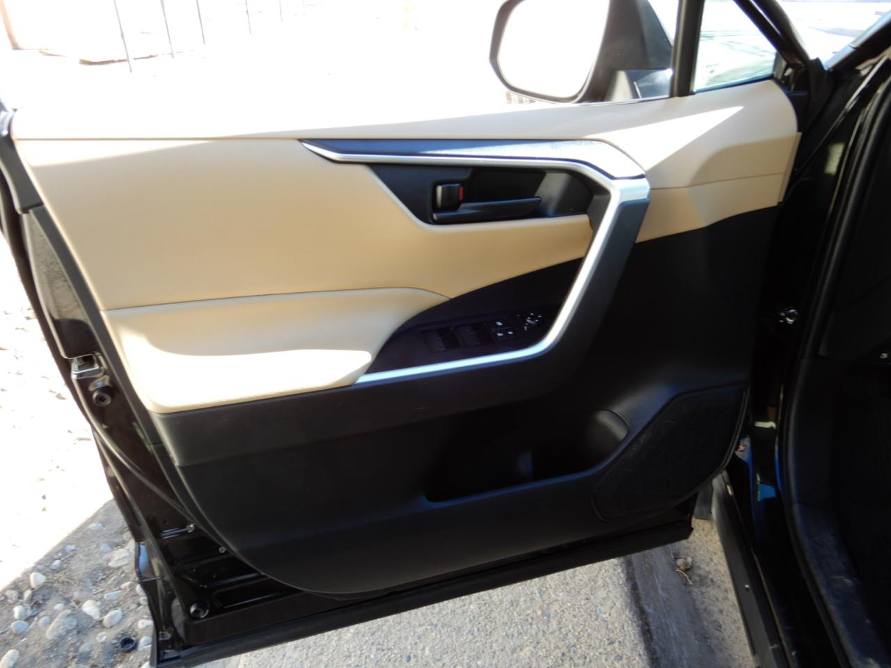 Toyota RAV4 Hybrid LE AWD (Natl) 2022