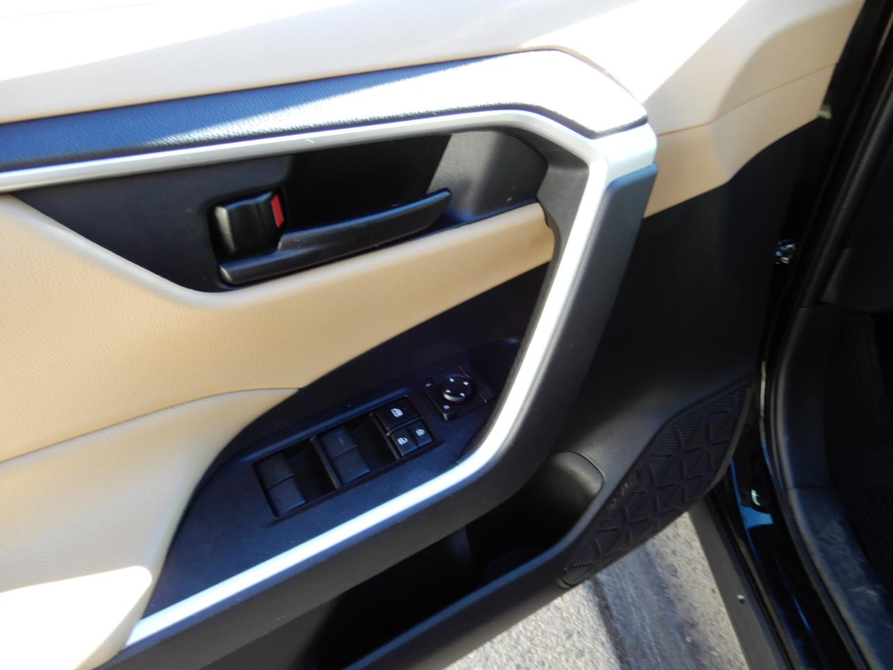 Toyota RAV4 Hybrid LE AWD (Natl) 2022