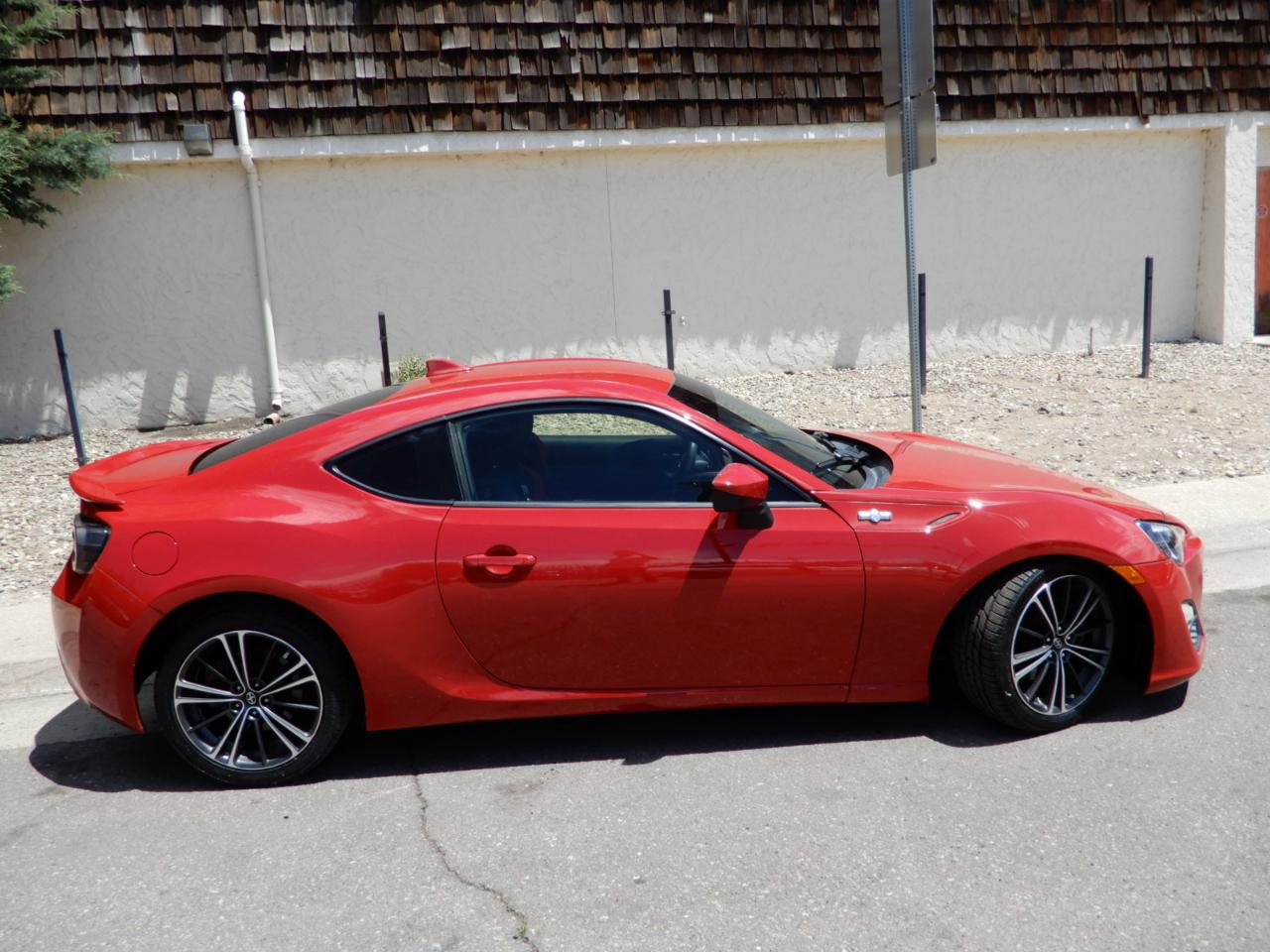 Scion FR-S 2dr Cpe Man (Natl) 2015
