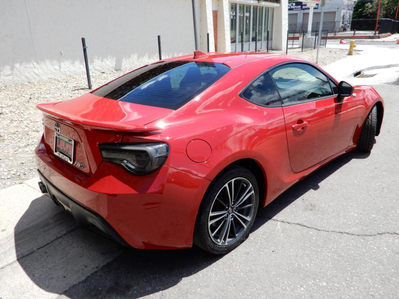 Scion FR-S 2dr Cpe Man (Natl) 2015