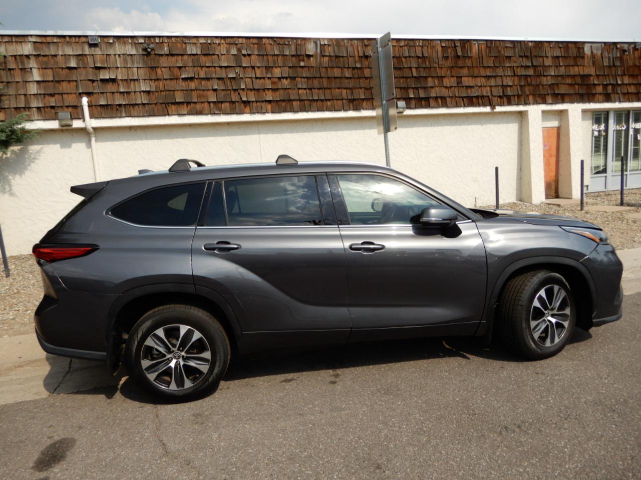 Toyota Highlander XLE AWD (Natl) 2021