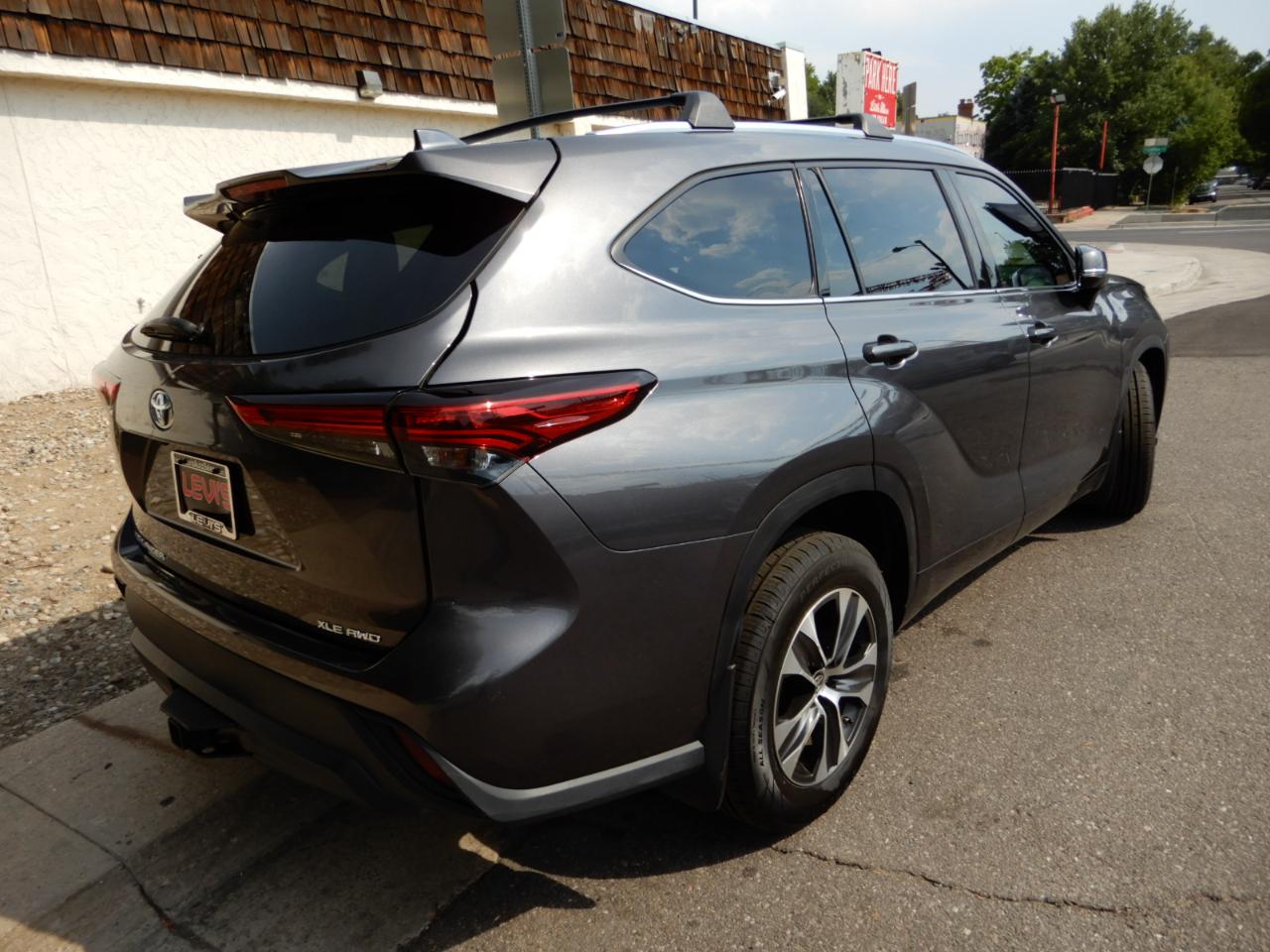 Toyota Highlander XLE AWD (Natl) 2021