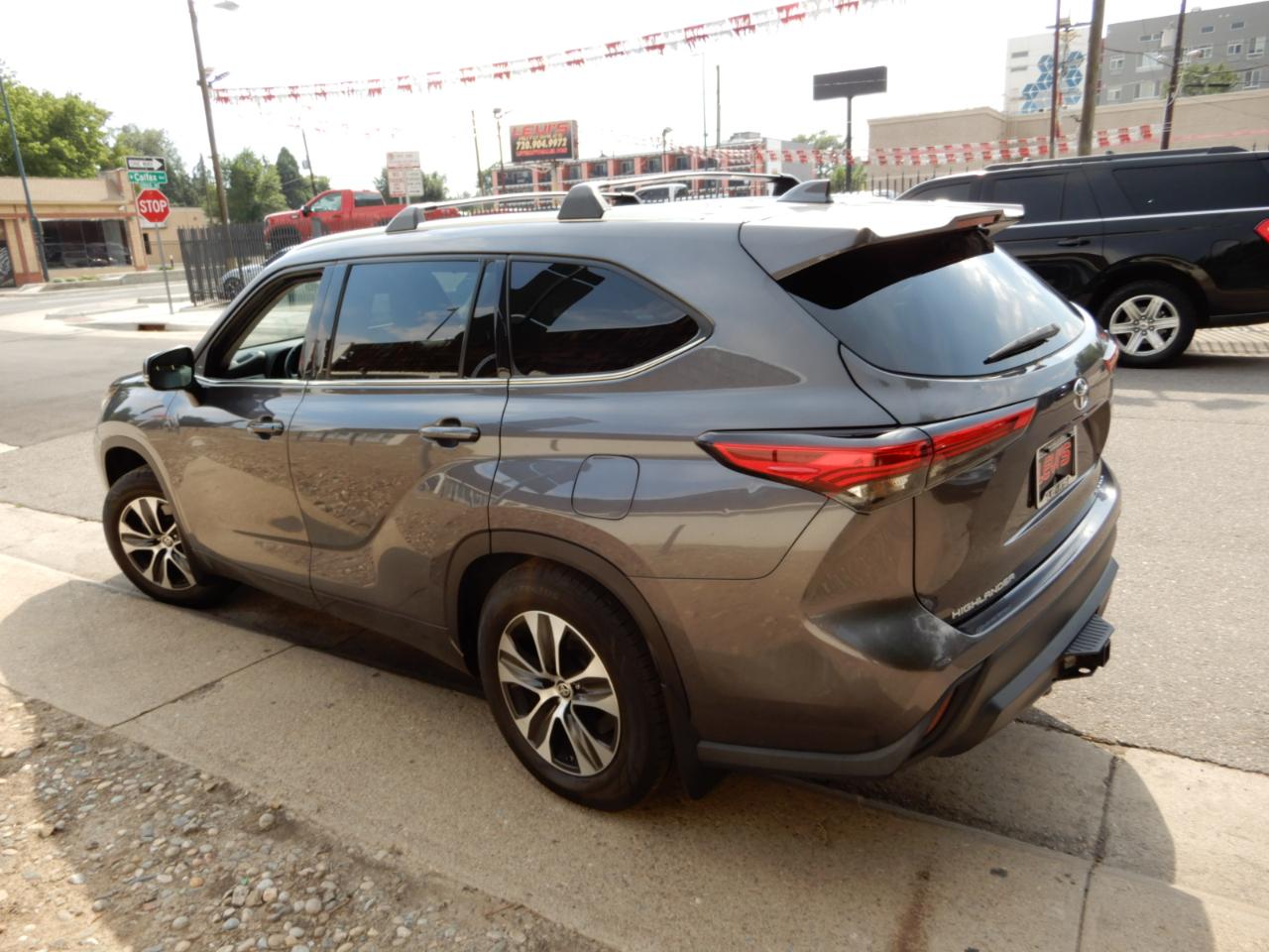 Toyota Highlander XLE AWD (Natl) 2021