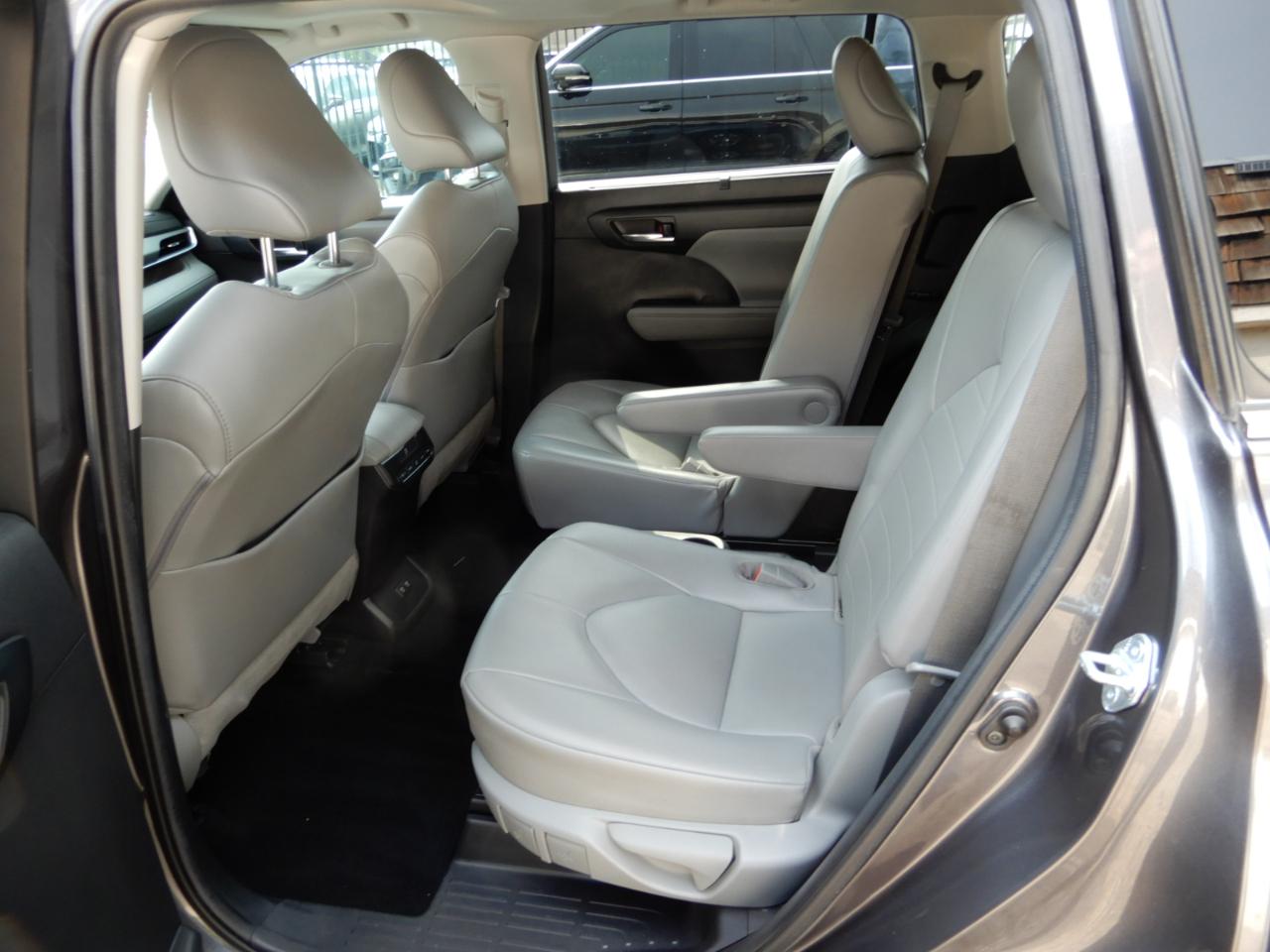 Toyota Highlander XLE AWD (Natl) 2021