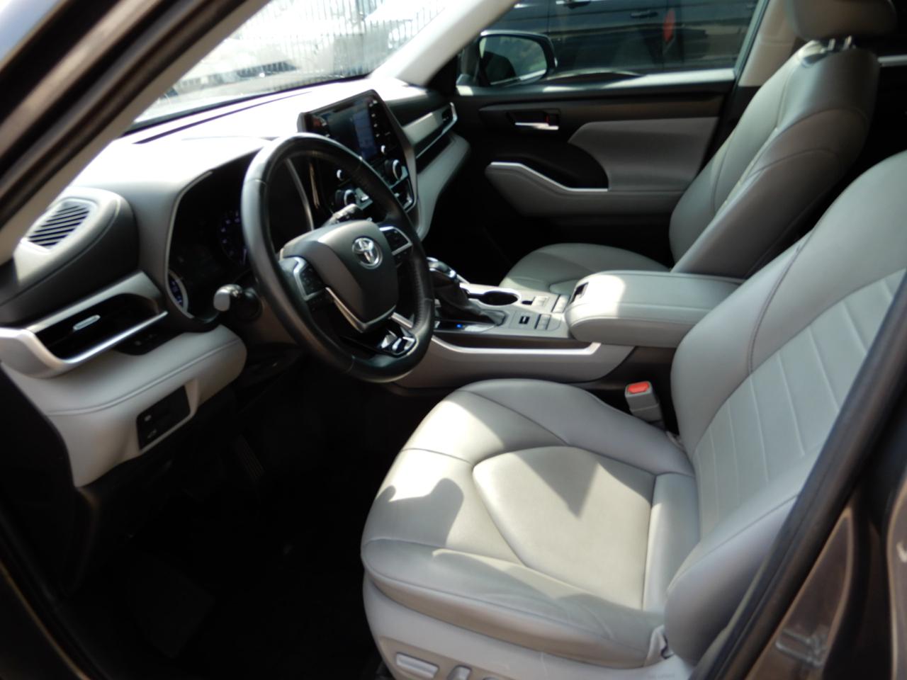 Toyota Highlander XLE AWD (Natl) 2021